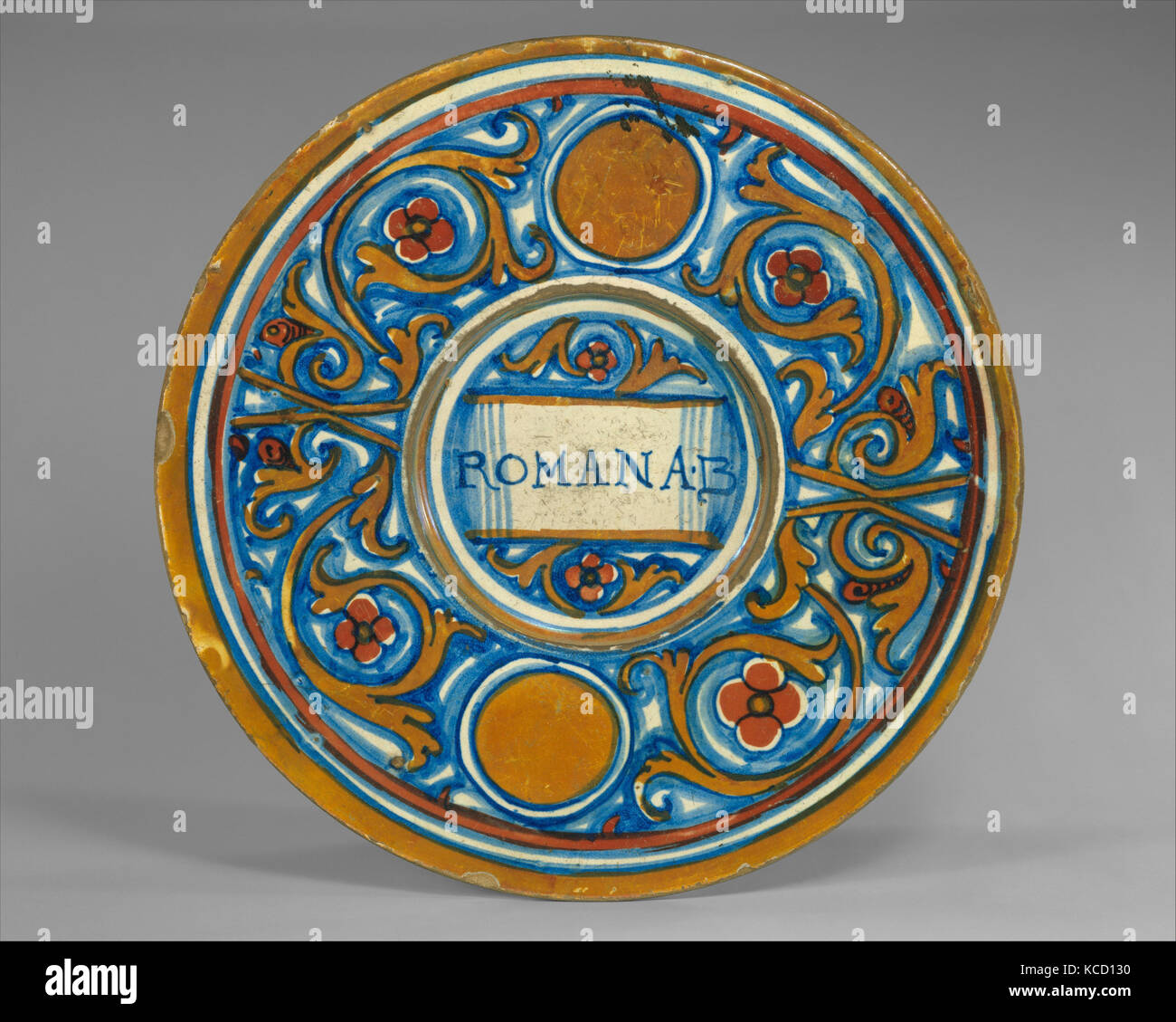 Plate (tagliere), ca. 1530–35, Italian, Gubbio, Maiolica (tin-glazed earthenware), Diameter: 9 1/8 in. (23.1cm), Ceramics-Potter Stock Photo