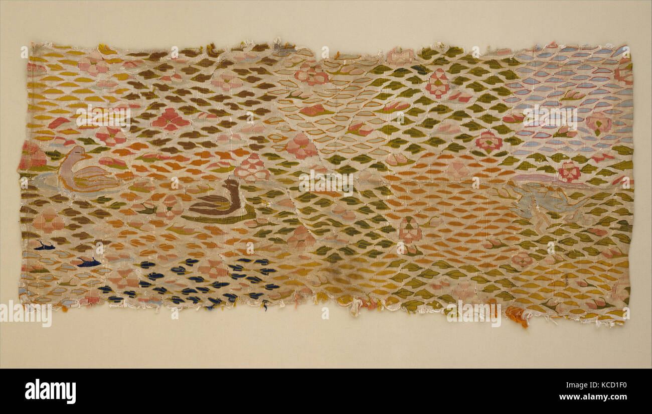 中亞或華北（十三世紀） 蓮池水禽紋緙絲, Textile with Aquatic Birds and Recumbent Animal, 13th century Stock Photo