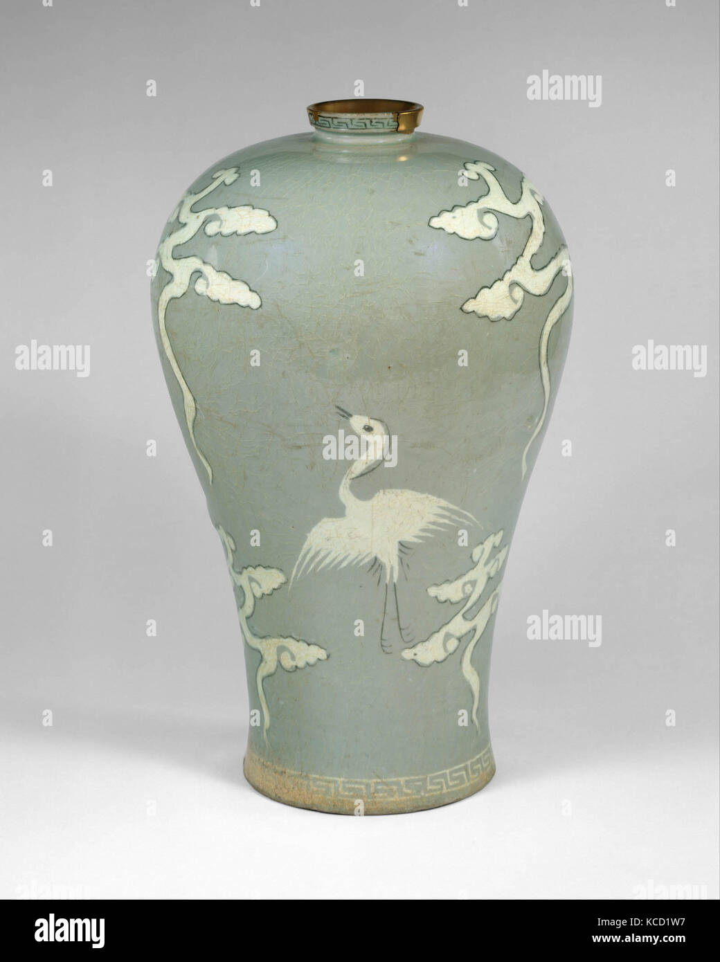 Maebyeong decorated with cranes and clouds, 청자 상감 구름 학 무늬 매병 고려, Goryeo dynasty (918–1392), late 13th century, Korea, Stoneware Stock Photo