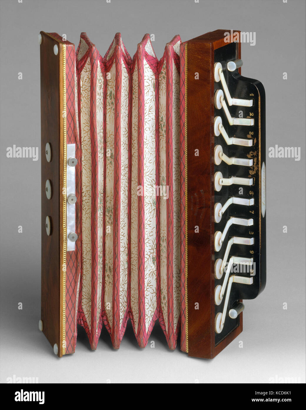 Accordion aerophone deals