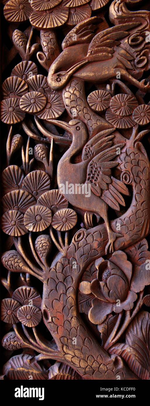 Shuhe Old Town World Heritage Site, Lijiang, Yunnan, China. Naxi ethnic people ancient culture site. Birds on carved wooden door panel Stock Photo