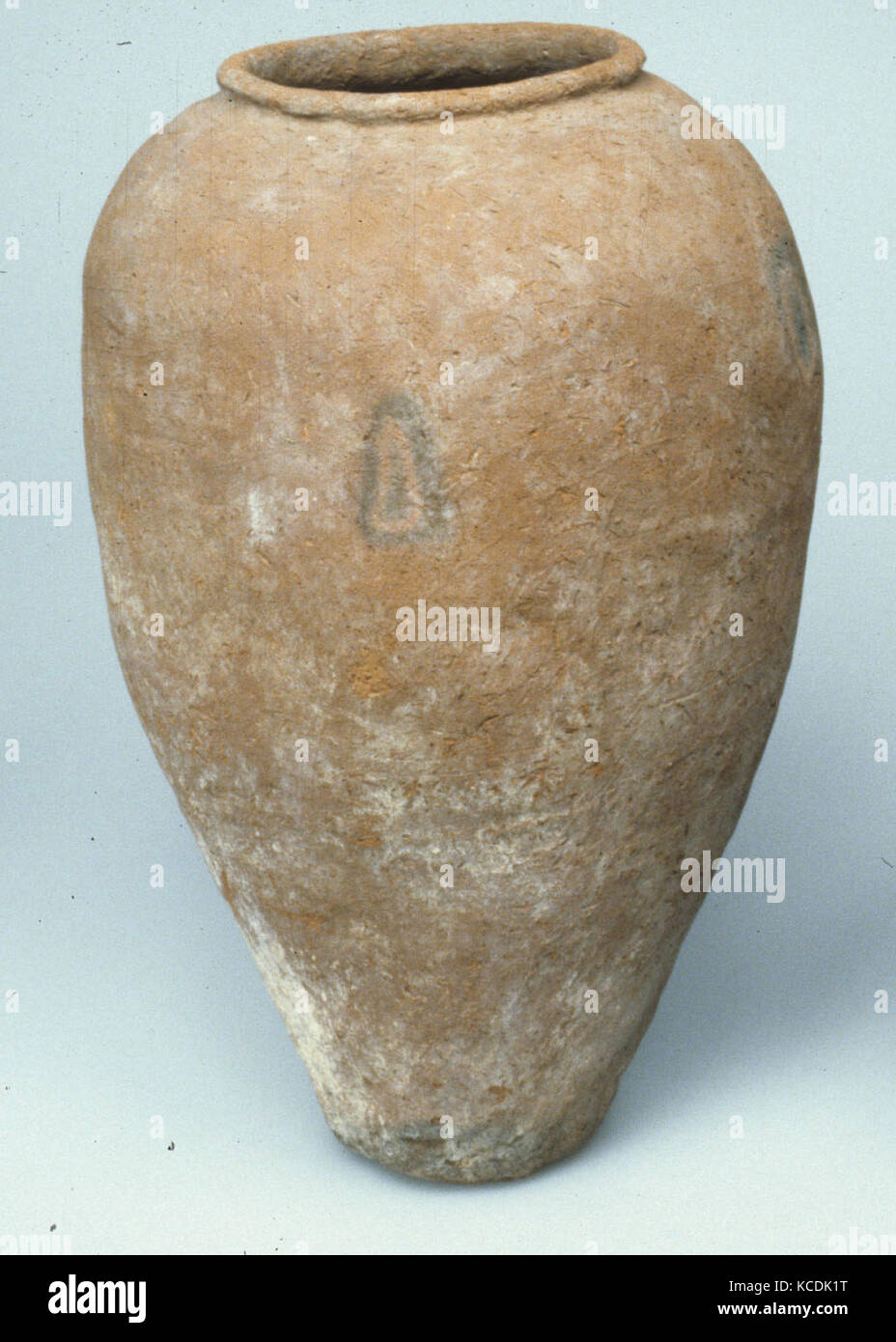 Rough ware jar, Predynastic, Naqada II, ca. 3500–3300 B.C., From Egypt, Southern Upper Egypt, Hierakonpolis (Nekhen), Fort Stock Photo