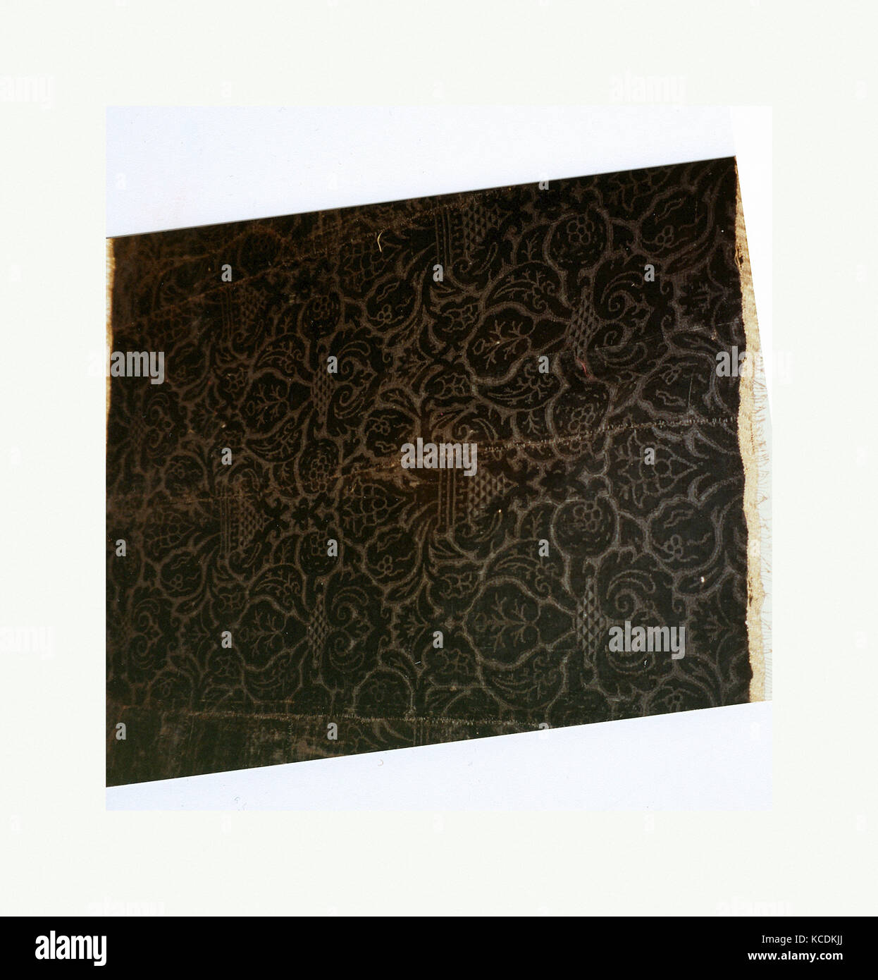 cover, 17th century, Italian, silk; metal., Including tape: 69.5 x 58.5 cm (27 3/8 x 23 1/8 in), Textiles-Velvets Stock Photo