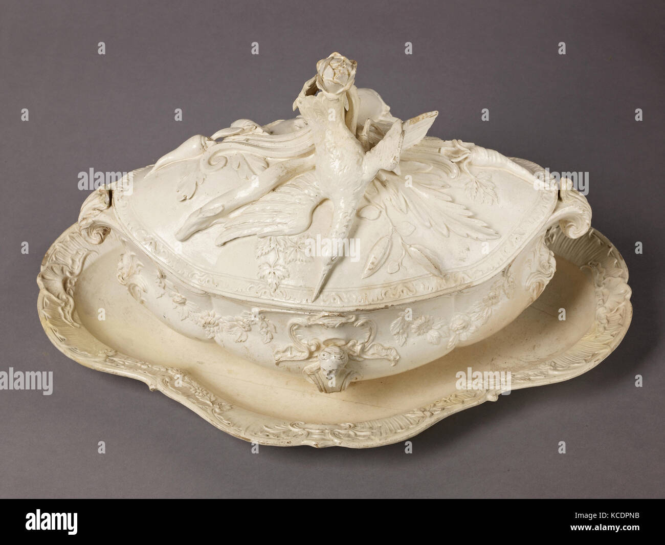 Tureen with cover and stand, second half 18th century Stock Photo
