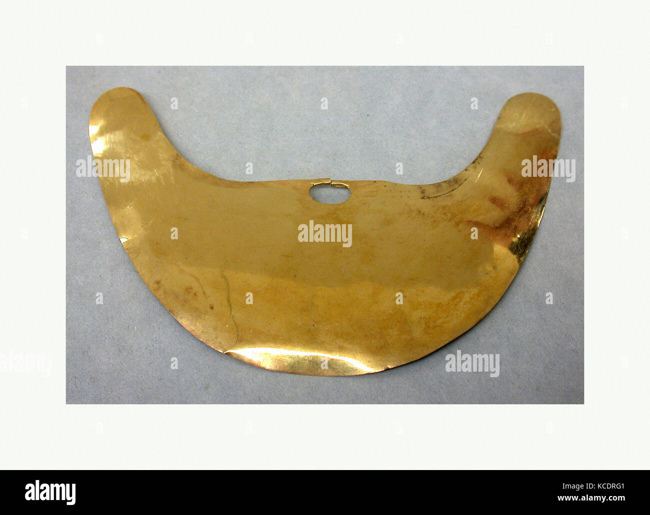Nose Ornament, 390–450, Peru, Moche (Loma Negra), Gold, H. 3 5/8 x W. 5 1/2 x D. 5/16 in. (9.2 x 14 x 0.8 cm), Metal-Ornaments Stock Photo