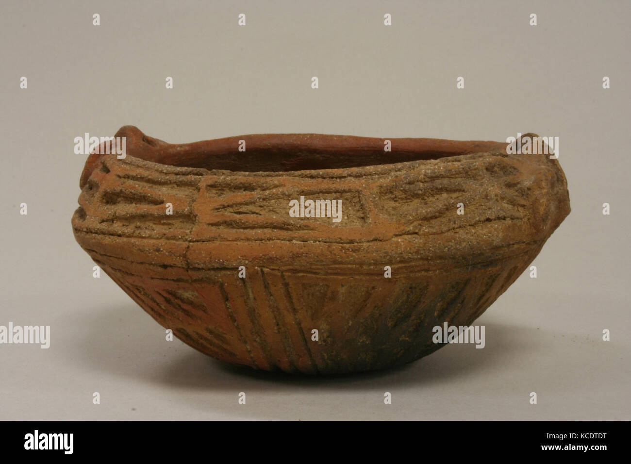 Bowl with Stippled Designs, 9th–14th century, Colombia, Rio Cauca, Quimbaya, Ceramic, Height 2-1/8 in., Ceramics-Containers Stock Photo