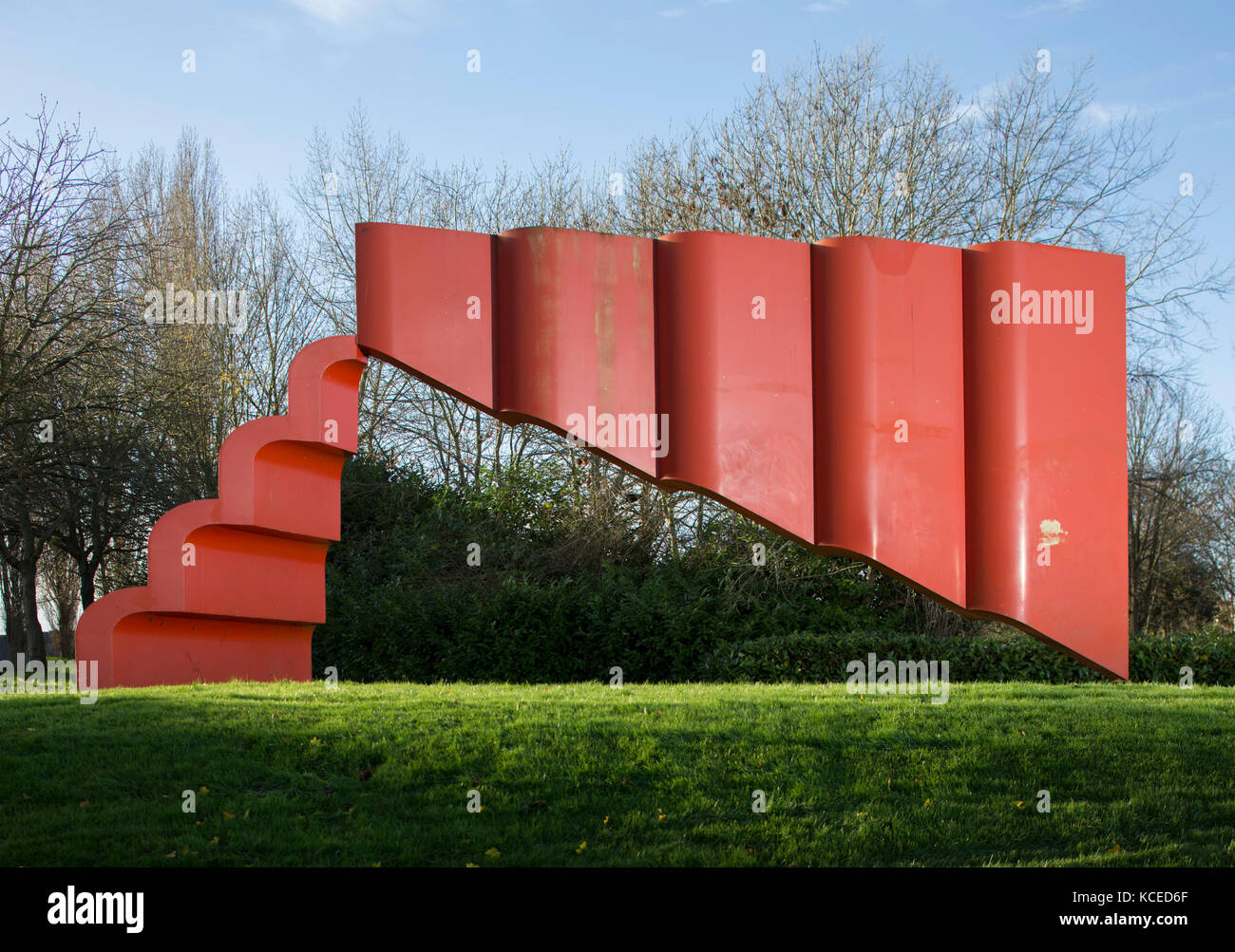 Challenge House, Sherwood Drive, Bletchley, Milton Keynes. The Art of Silence sculpture by Bernard Schottlander. View from north. Photographed by Patr Stock Photo