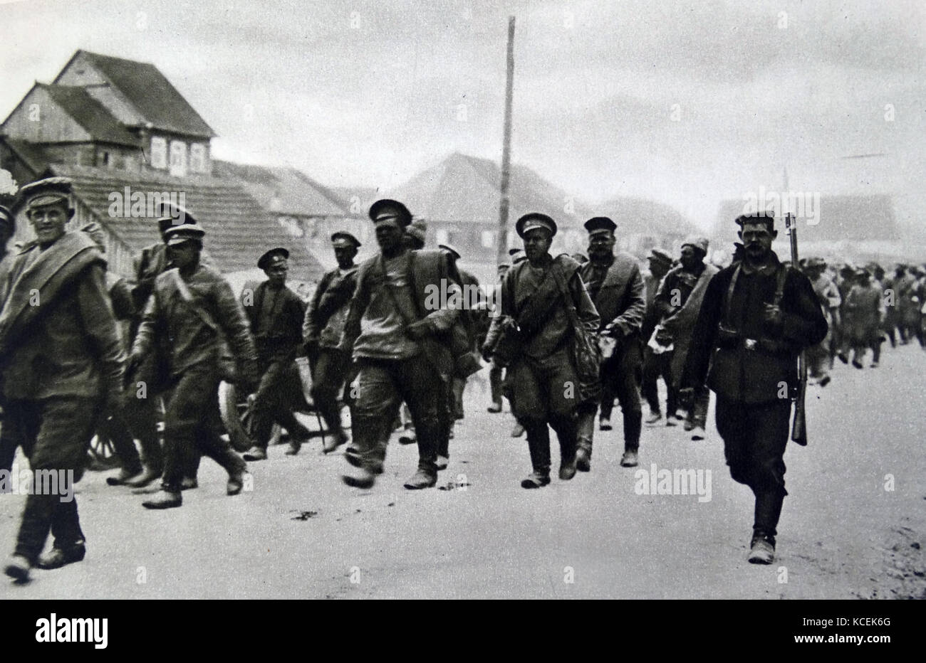 Photograph of Russian prisoners of war walking towards a German prison camp during World War One. Dated 20th Century Stock Photo