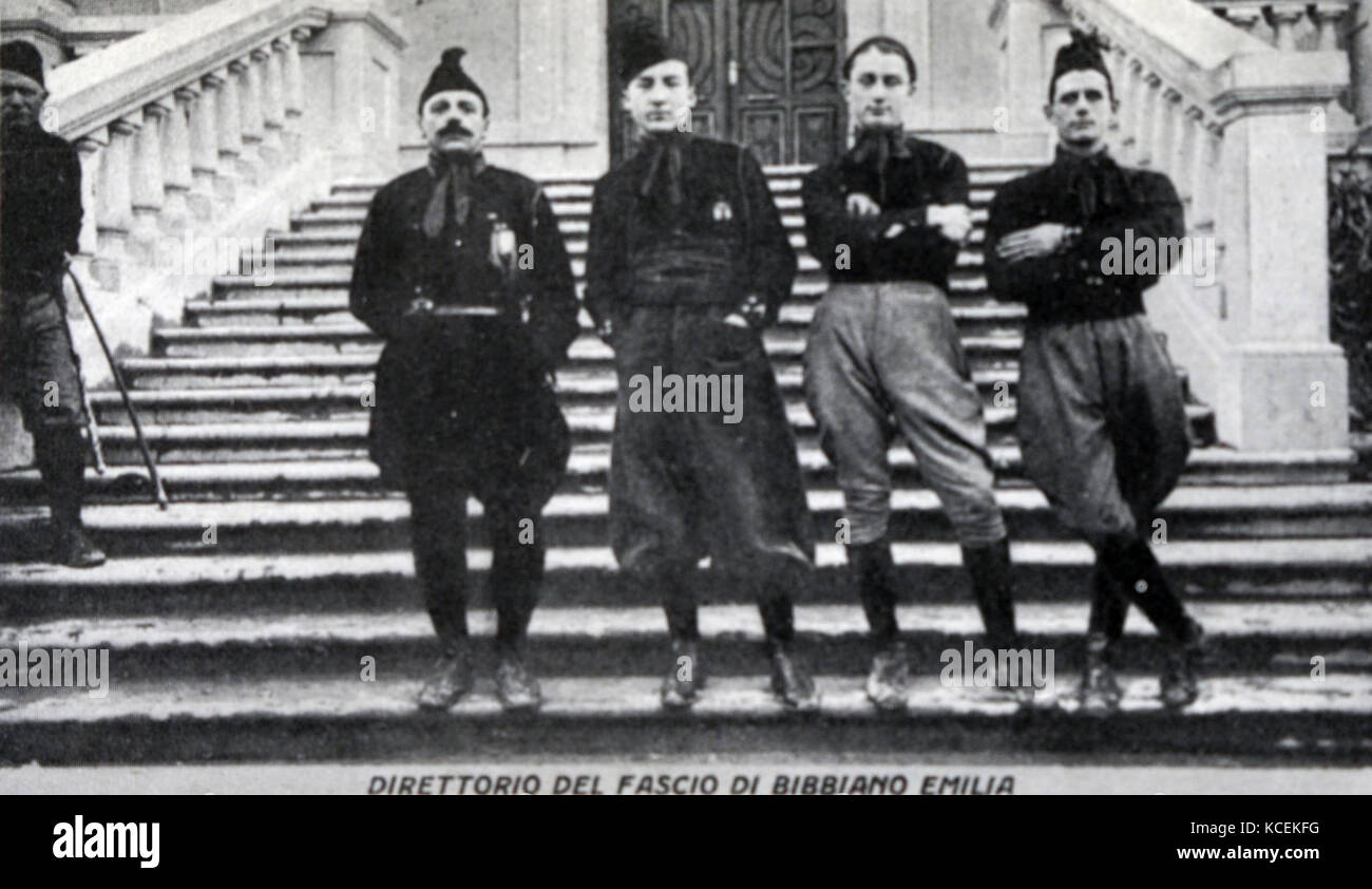 photograph-of-italian-blackshirts-fascist-group-in-rome-dated-20th-KCEKFG.jpg