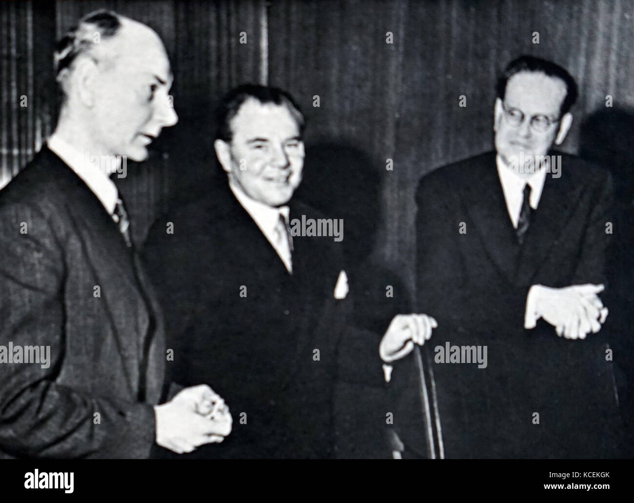 Photograph of Scandinavian Premiers meeting in Stockholm. Left to Right: Einar Gerhardsen (1897-1987) Prime Minister of Norway, Hans Hedtoft (1903-1955) Prime Minister of Denmark, and Tage Erlander (1901-1985) Prime Minister of Sweden. Dated 20th Century Stock Photo