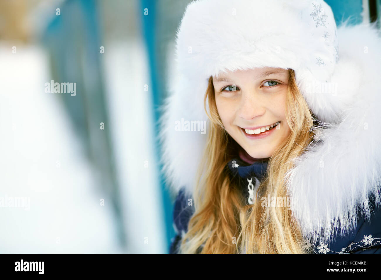 girl in the winter. teen outdoors Stock Photo - Alamy