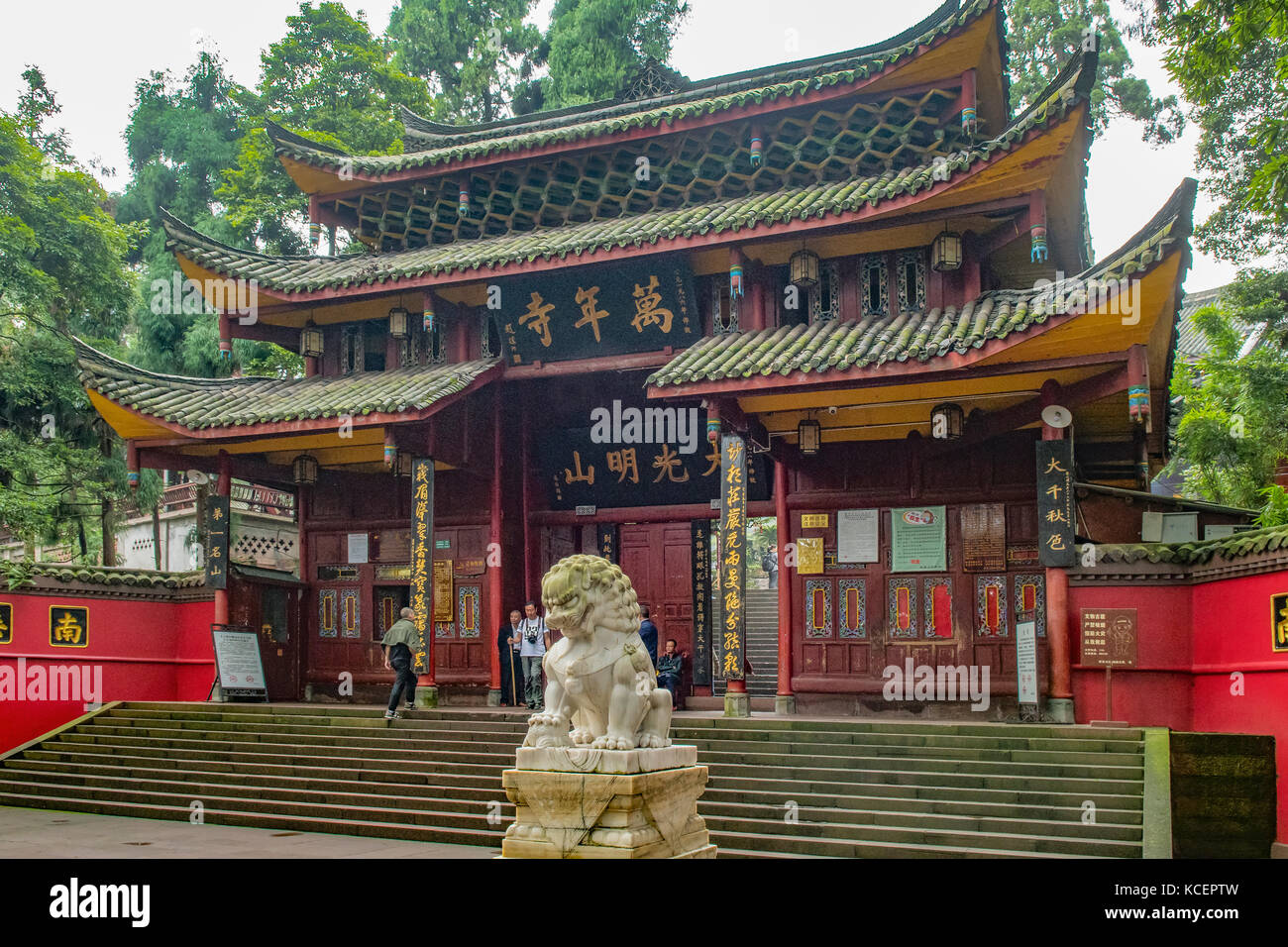 Entrance to Wannian Temple, Mount Emei, Sichuan, China Stock Photo