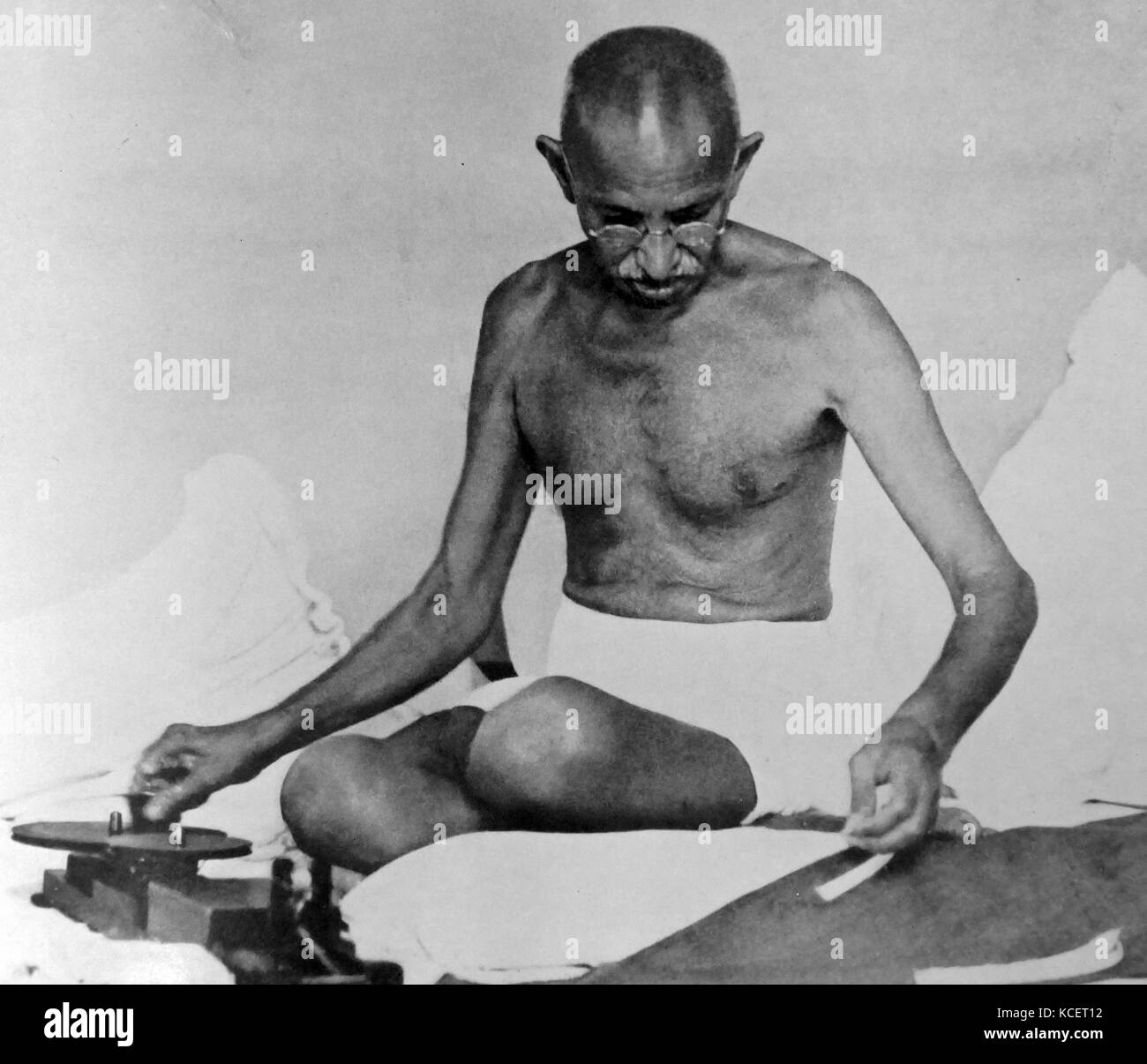 Mohandas Karamchand Gandhi spins cloth using traditional methods; Bombay 1945. Gandhi (2 October 1869 – 30 January 1948), was the preeminent leader of the Indian independence movement in British-ruled India. Stock Photo