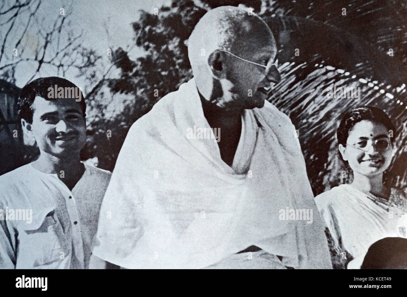Mohandas Karamchand Gandhi with Kanu and Abar Gandhi, 1946. Gandhi (2 October 1869 – 30 January 1948), was the preeminent leader of the Indian independence movement in British-ruled India. Stock Photo