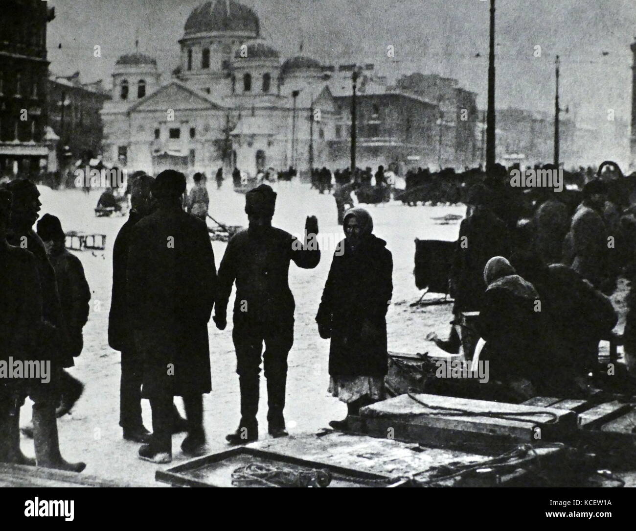 Petrograd Residents (St Petersburg) gather tto take food supplies during food shortages in the weeks before the Russian Revolution. 1917 Stock Photo