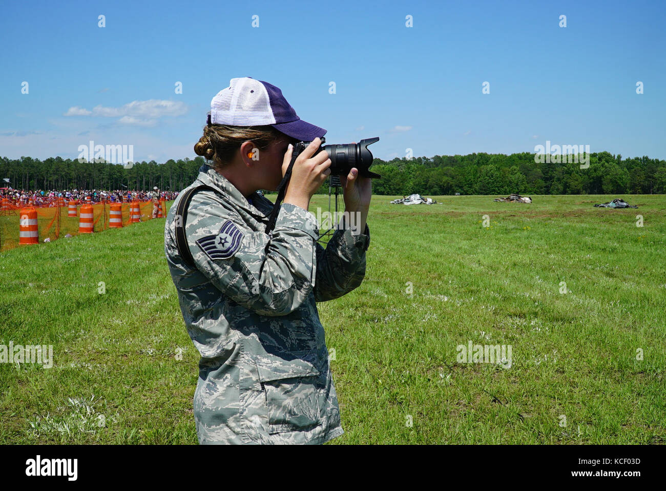 U.S. Air Force Tech Sgt. Nicole Szews from the 169th Fighter Wing Public Affairs Team captures images during the South Carolina National Guard Air and Ground Expo at McEntire Joint National Guard Base, South Carolina, May 6, 2017. This expo is a combined arms demonstration showcasing the abilities of South Carolina National Guard Airmen and Soldiers while saying thank you for the support of fellow South Carolinians and the surrounding community. (U.S. Army National Guard photo by Capt. Brian Hare) Stock Photo