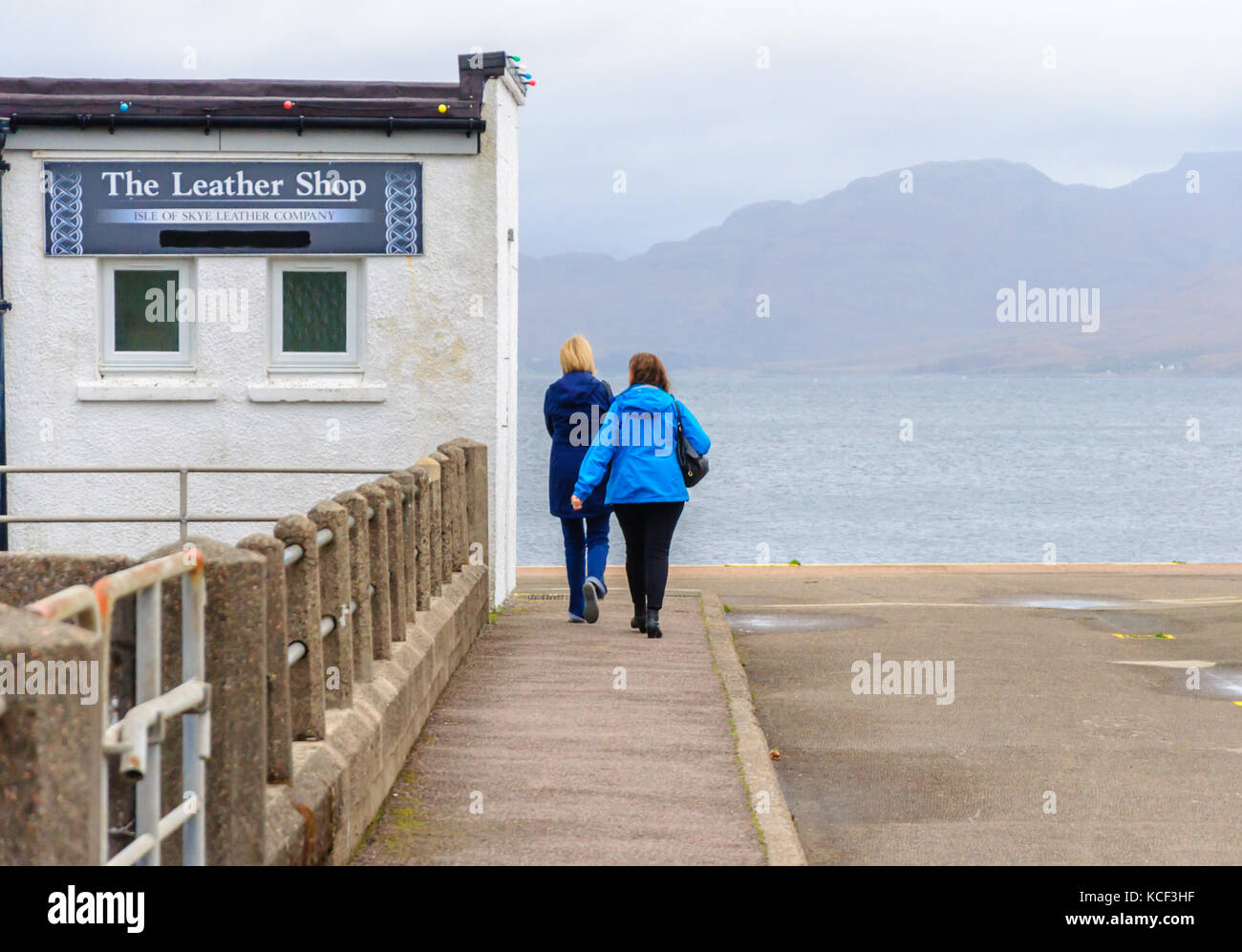Isle of Skye, Scotland, UK. 4th October, 2017. UK Weather:  Two woman rush for some retail therapy before the Calmac Ferry arrives at Armadale Pier on a cold day with light winds. Credit: Skully/Alamy Live News Stock Photo