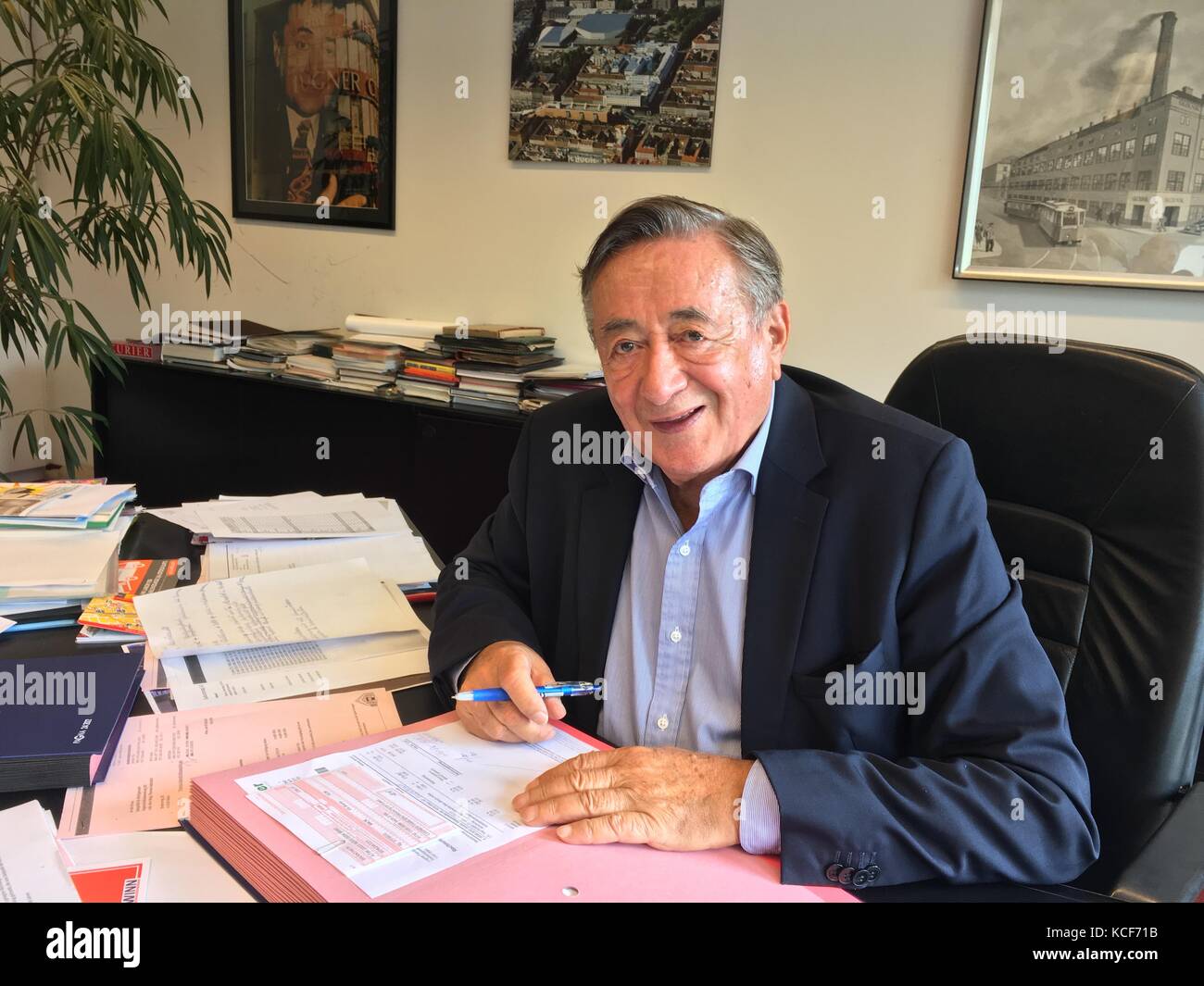 Vienna Austria 25th Sep 2017 The Building Contractor Richard Lugner Sits In His Office In Hin Shoppin Mall Lugner City In Vienna Austria 25 September 2017 On 11 October Lugner Celebrates His