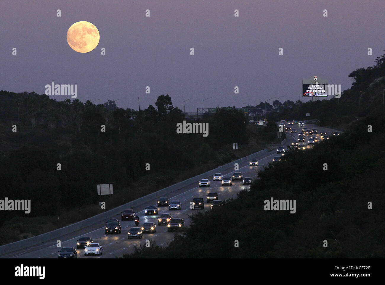 At 4 41pm hires stock photography and images Alamy
