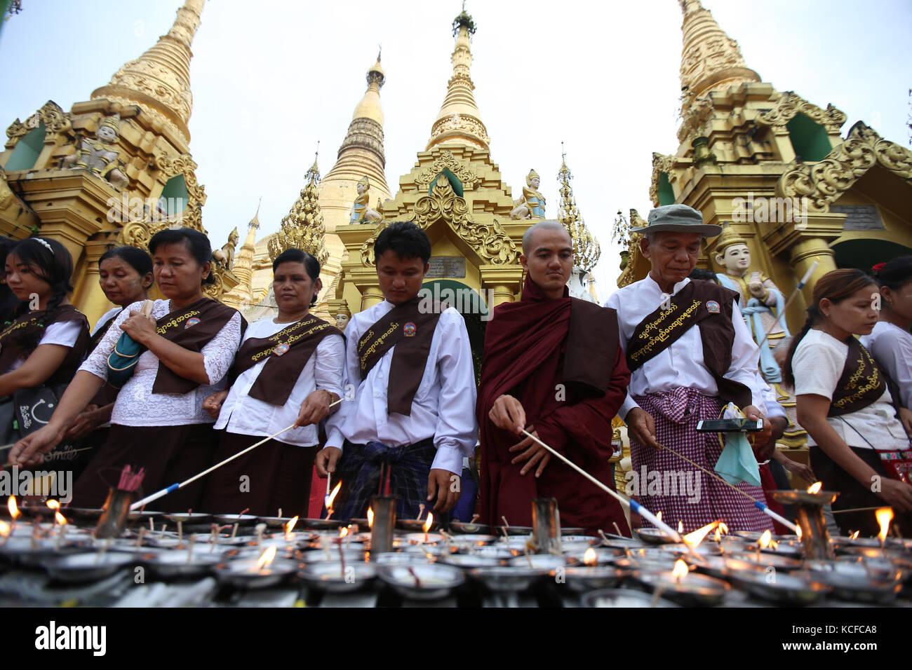 Shwedagon pagoda festival hires stock photography and images Alamy