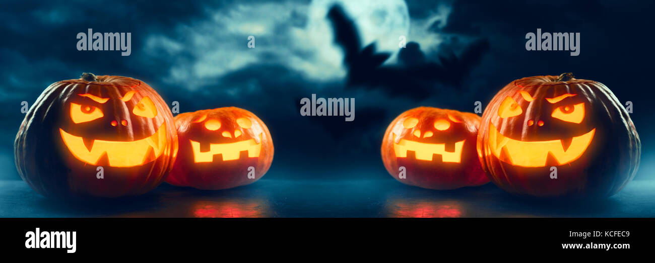 Halloween Jack O' Lantern pumpkins on dark night background Stock Photo ...