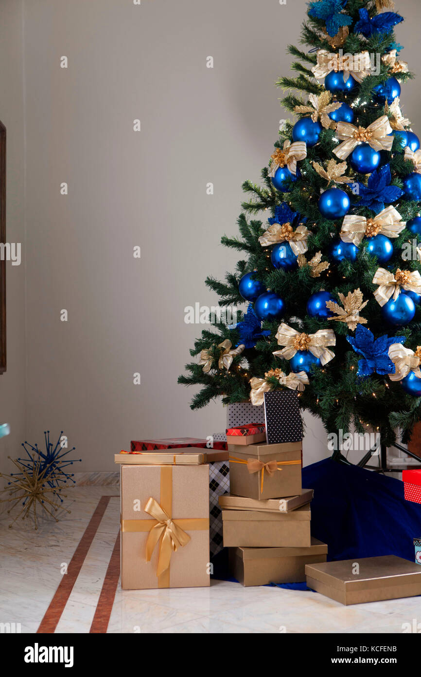 Christmas tree, ornaments; Gifts Stock Photo Alamy