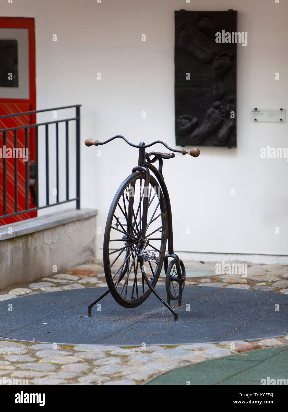 Cycle with one big wheel hotsell