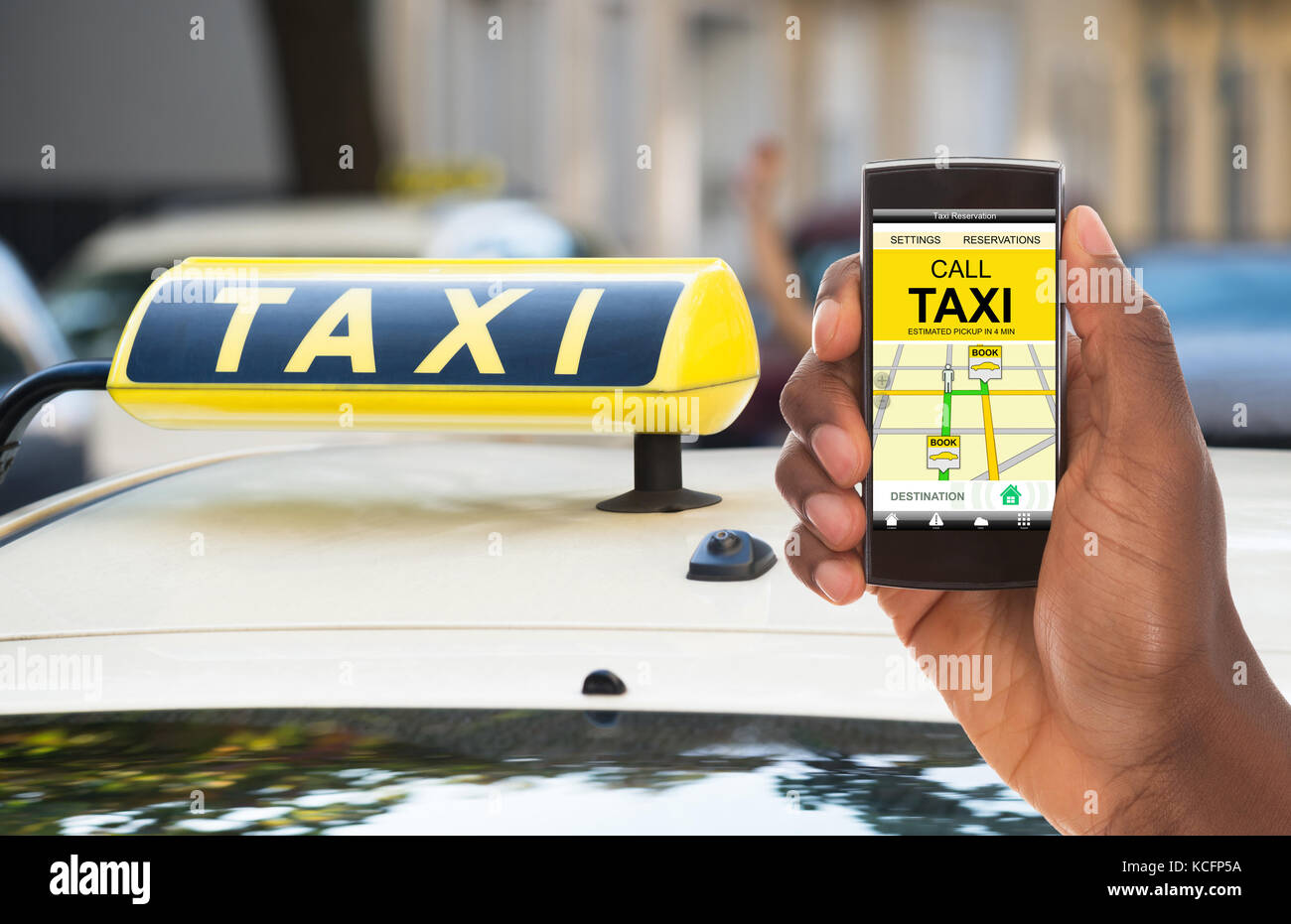 Вызвать такси по сотовому телефону. Смартфон такси. Вызови такси. Приложение для вызова такси. Сотовые телефоны такси.