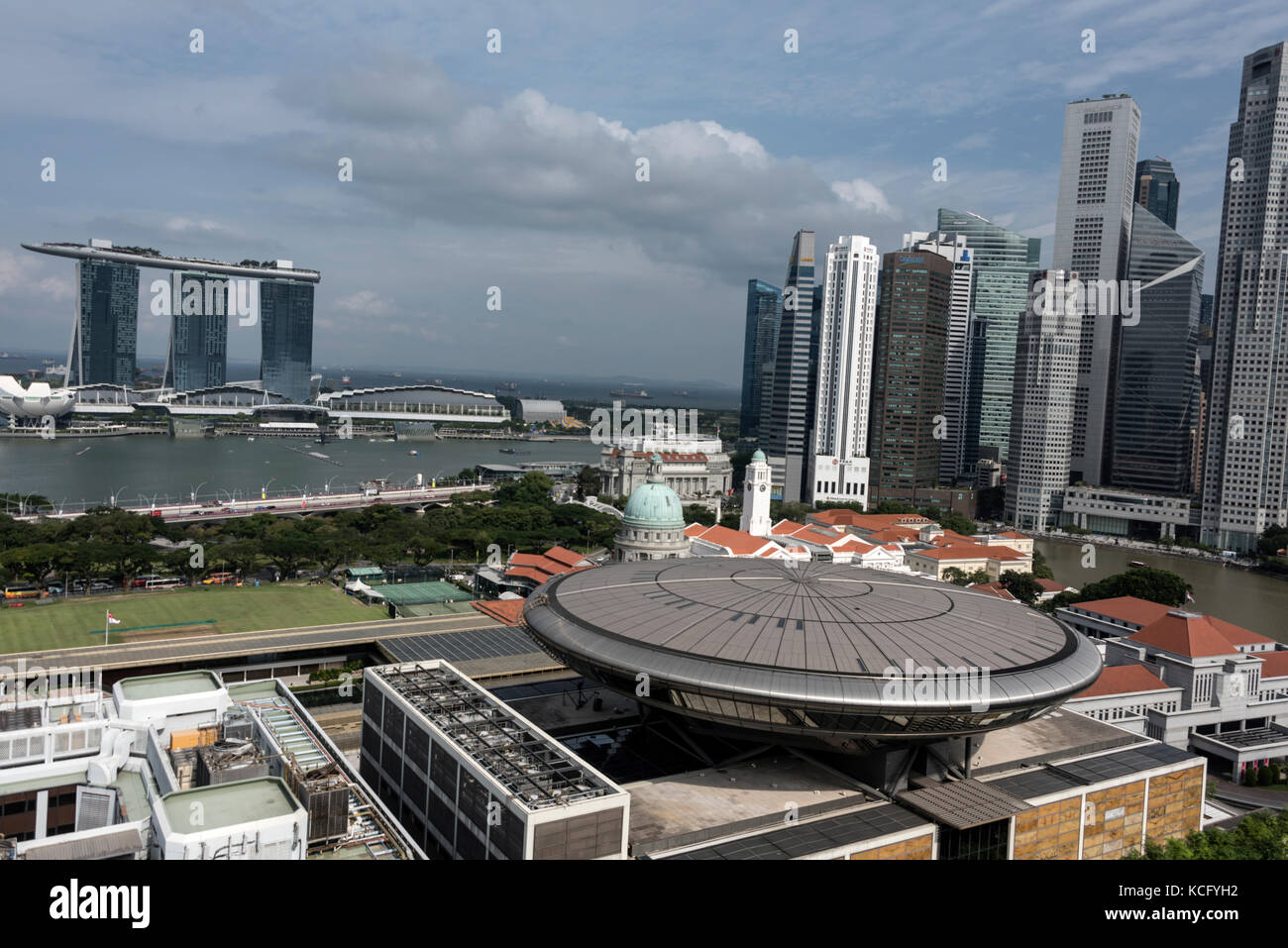 The three towers of the luxury Marina Bay Sands Hotel on Marian Bay and financial district in Singapore.   The disc-shaped roof is the Supreme Court Stock Photo