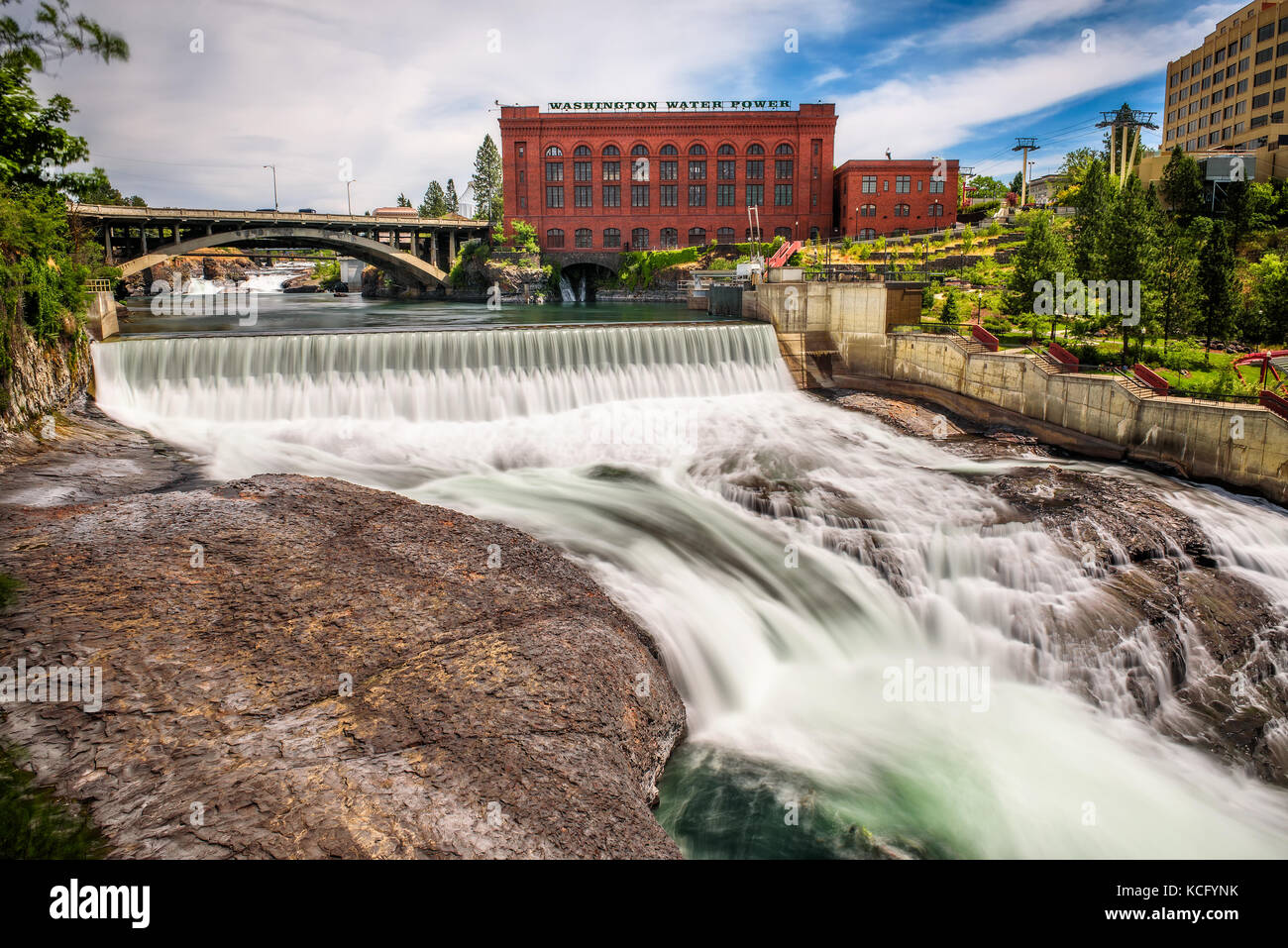 Falls and the Washington Water Power building along the Spokane river Stock Photo