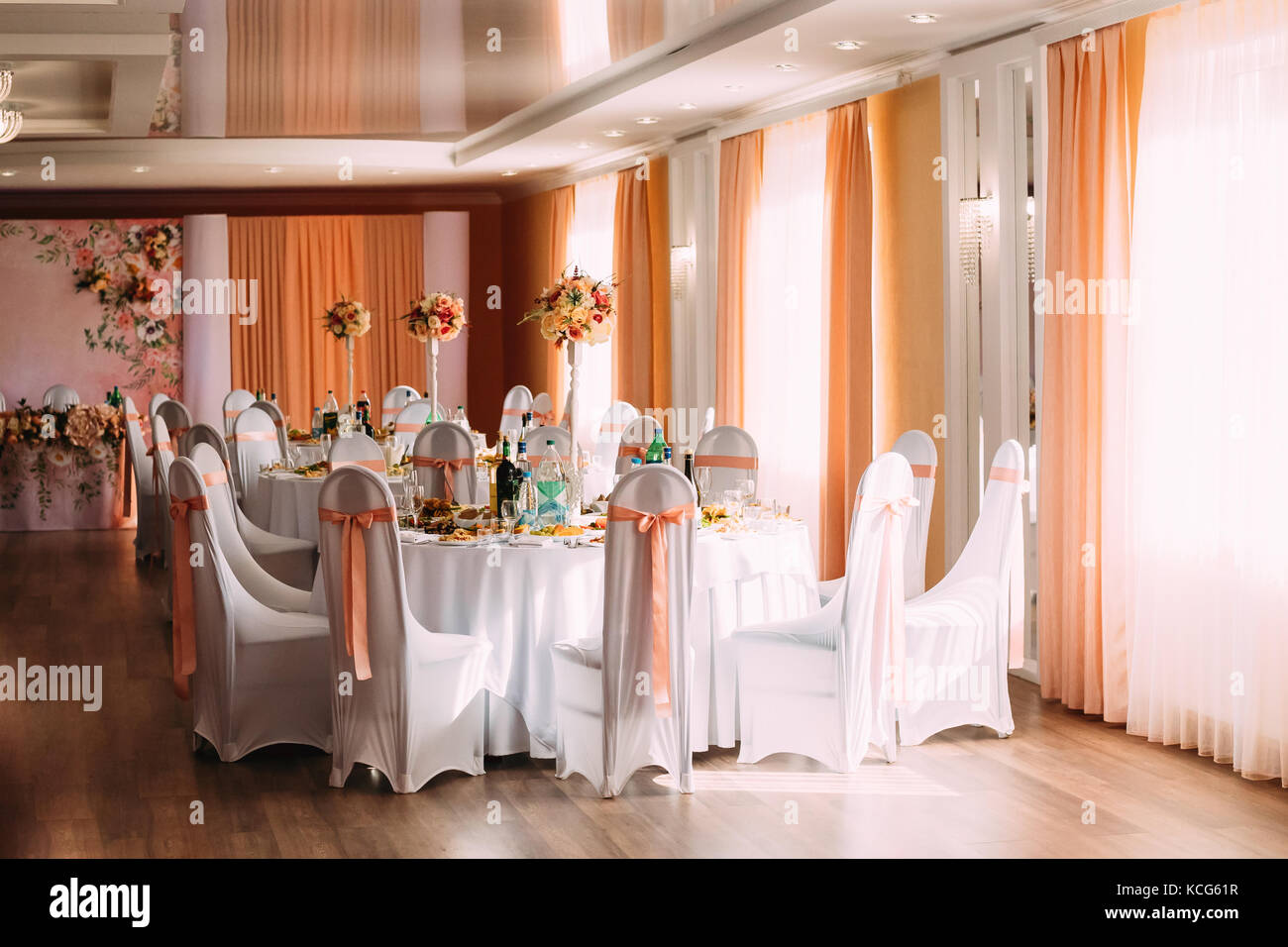Colored mantles hi-res stock photography and images - Alamy
