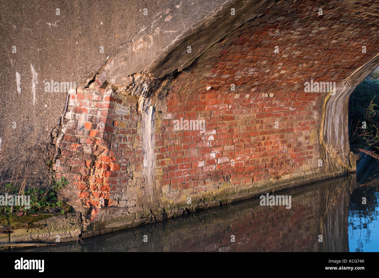 Oxford Canal bridge damage Oxfordshire England Stock Photo