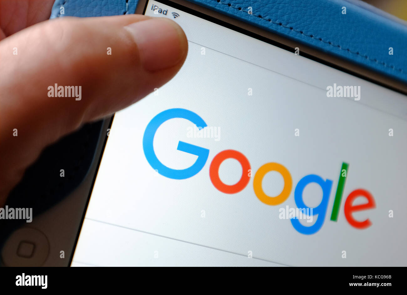 google logo on ipad tablet computer screen Stock Photo