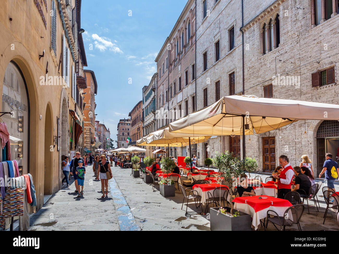 Sidewalk cafes and restaurants on the Corso Pietro Vannucci in the old town centre, Perugia, Umbria, Italy Stock Photo