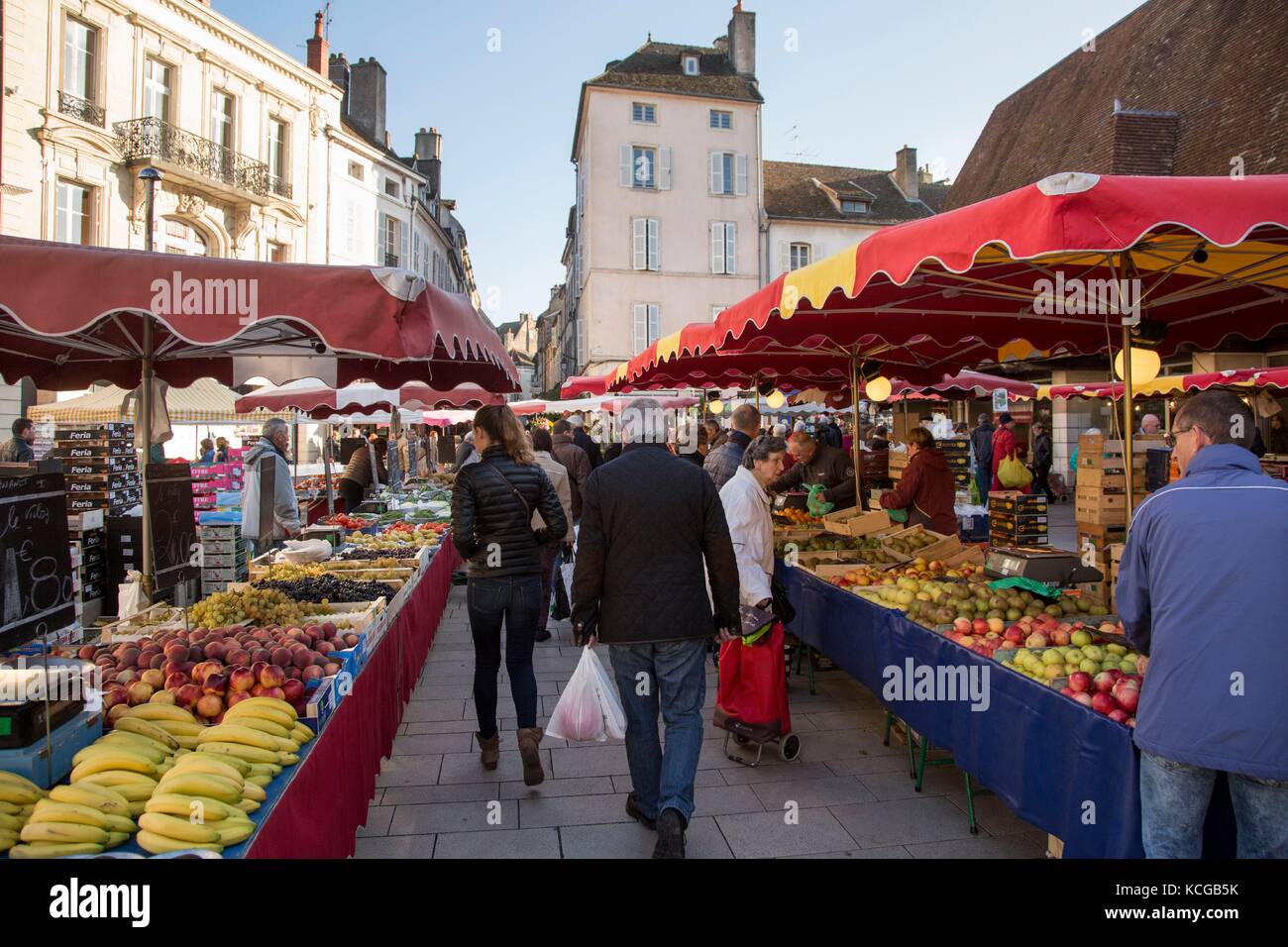 Saturday Market, Beaune, Burgundy, France Stock Photo - Alamy