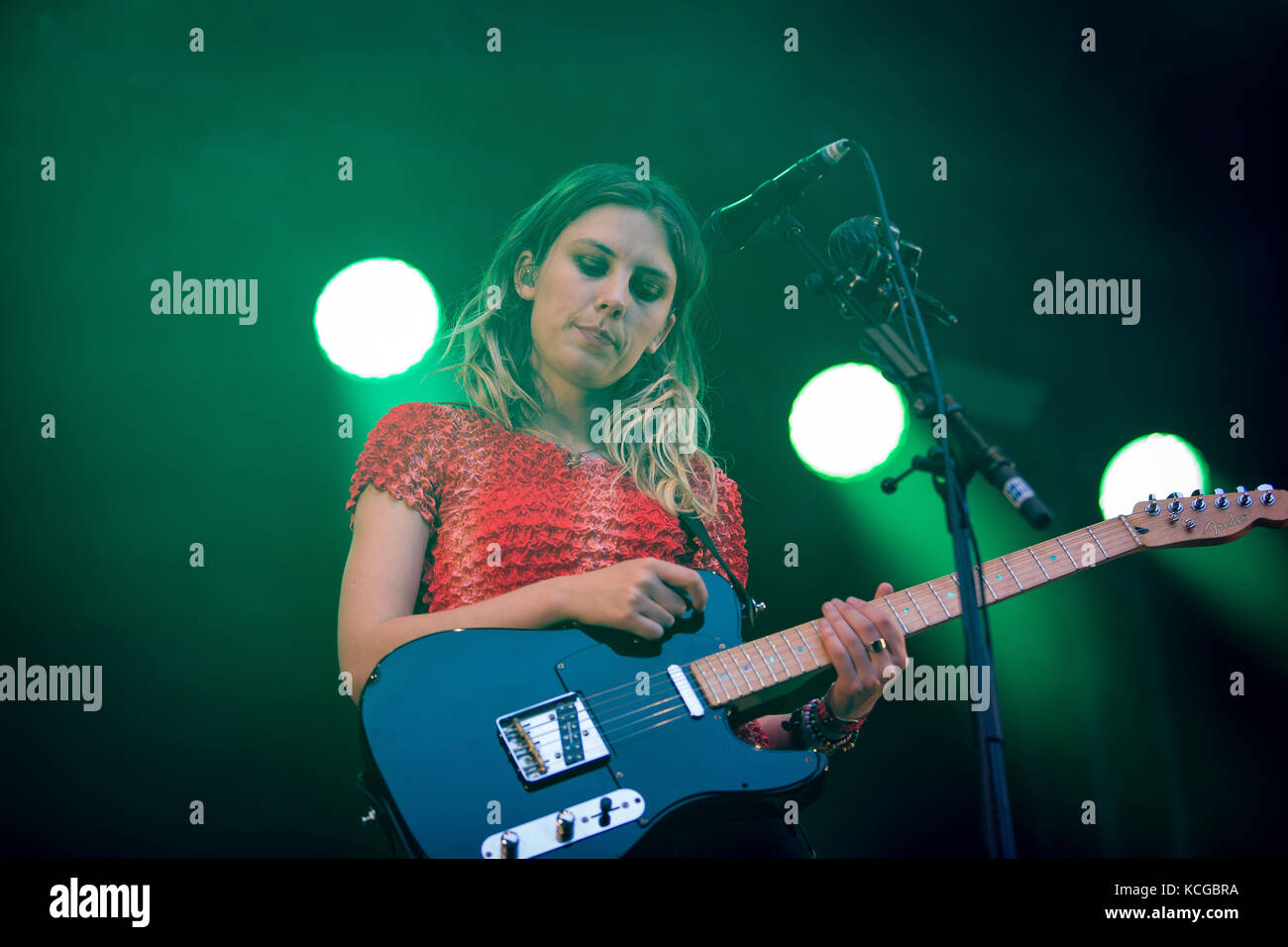 Wolf alice singer hires stock photography and images Alamy