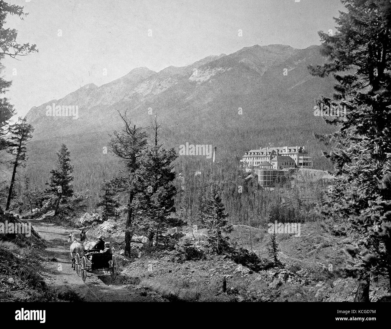 Canada, the Banff Hotel and a horse-drawn carriage, landscape on the  eastern side of the Rocky Mountains in the province of Alberta, digital  improved reproduction of a historical photo from the (estimated)