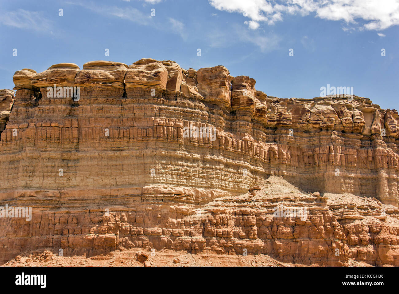 Multilayered rock formations in the middle of Utah Stock Photo Alamy