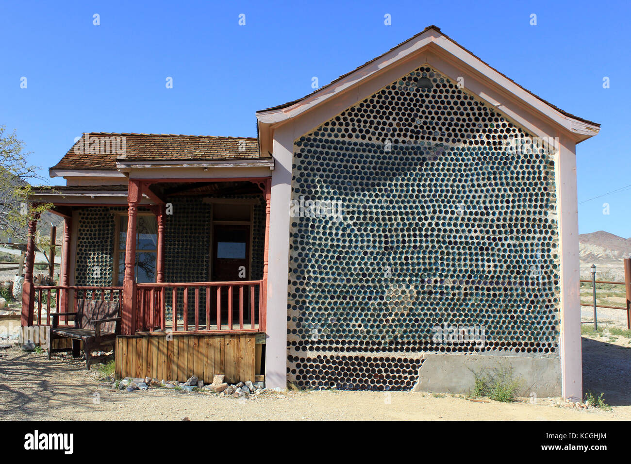 bottle house rhyolite ghost town nevada Stock Photo Alamy