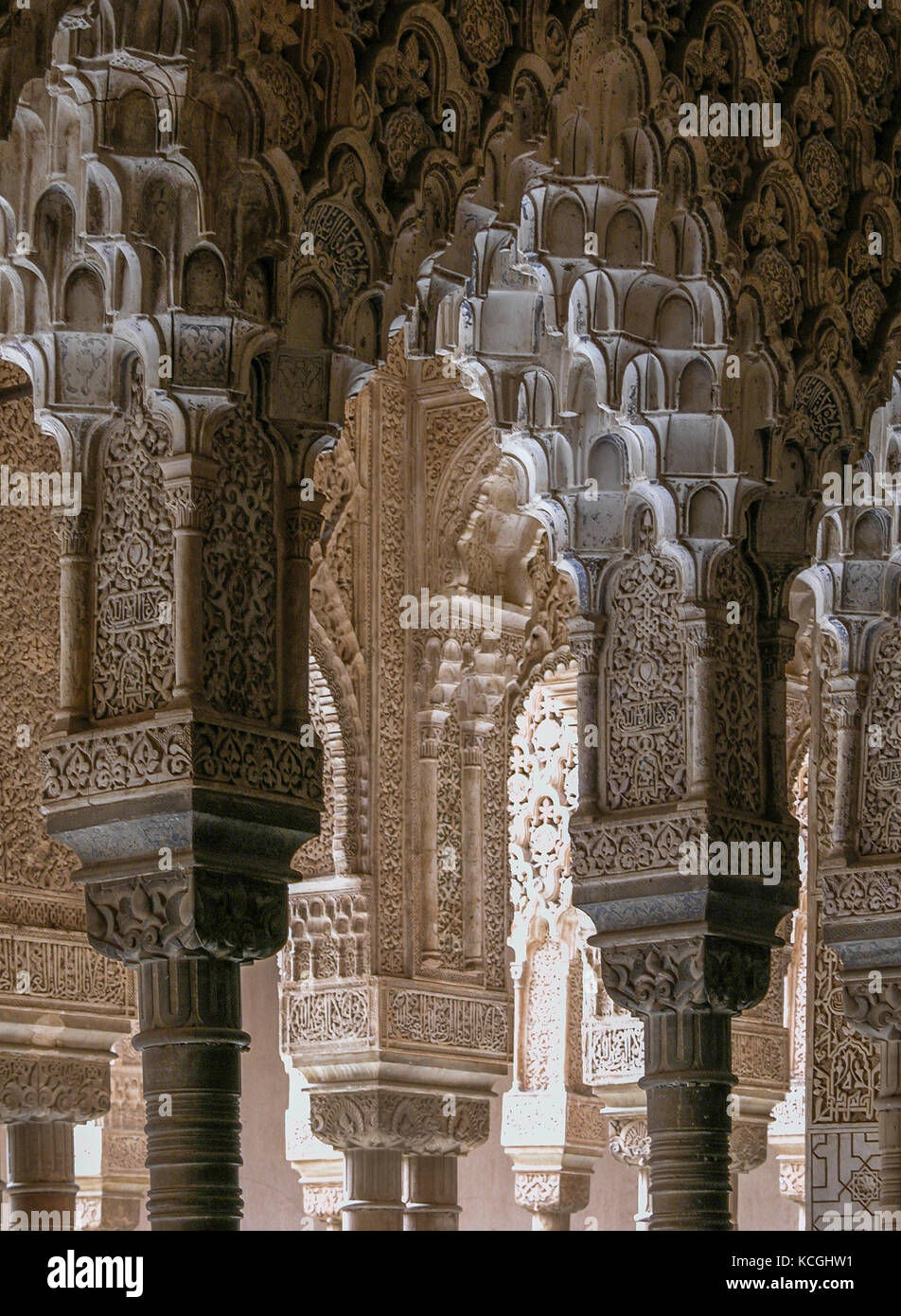 Patio de los Leones, Alhambra, Granada, Spain Stock Photo - Alamy