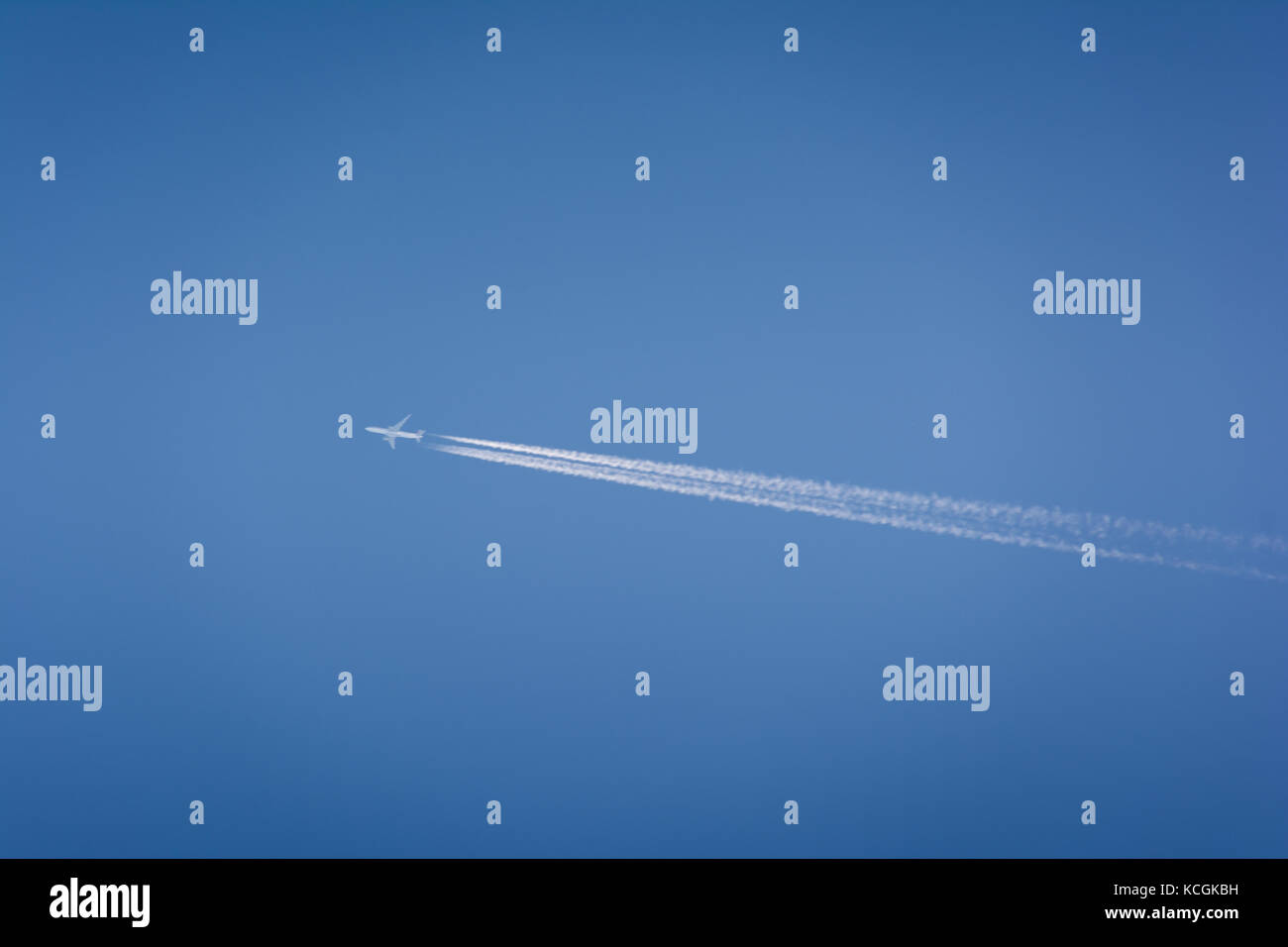 Airplane with contrails hi-res stock photography and images - Alamy