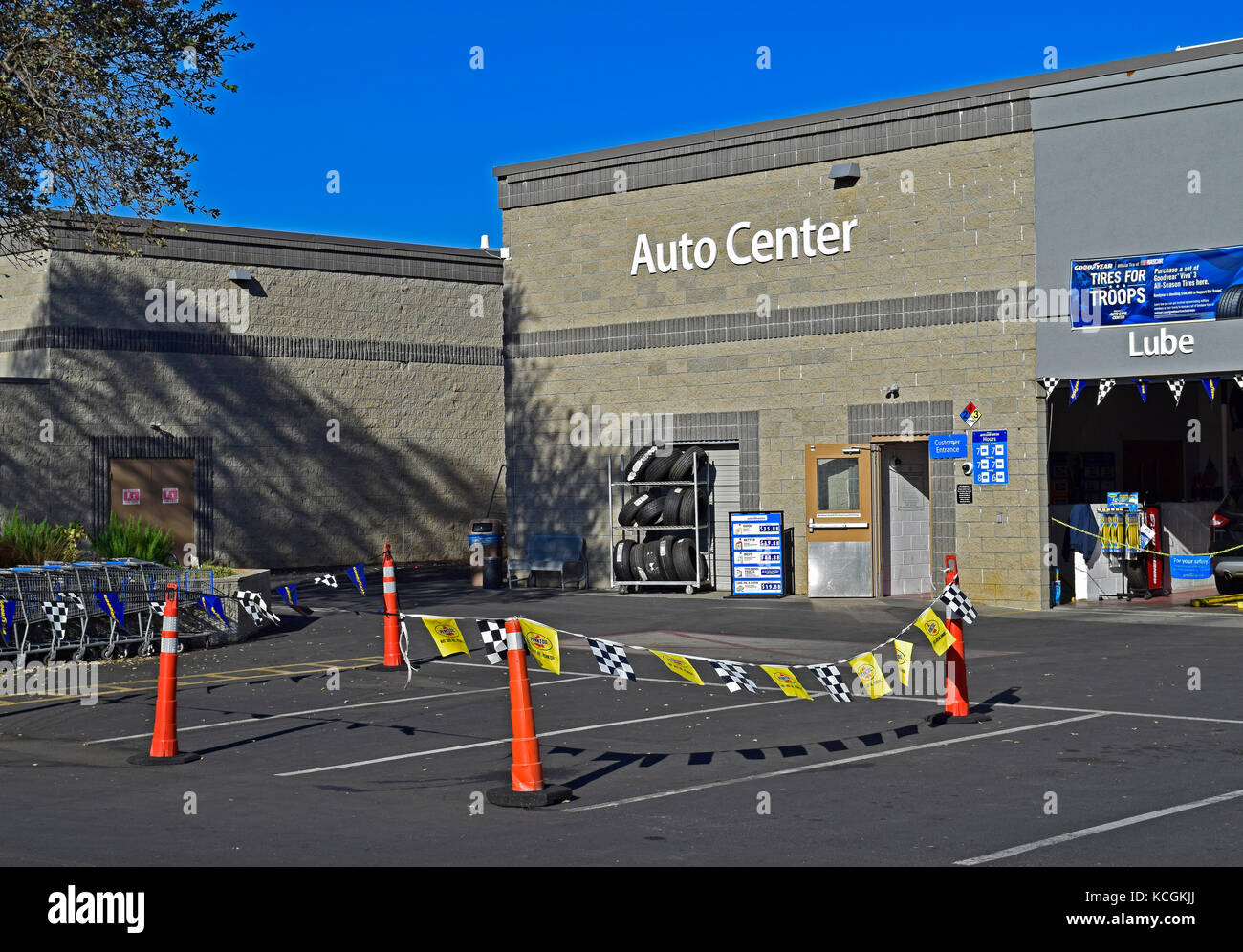 Walmart Auto Center in Sonora, California Stock Photo - Alamy