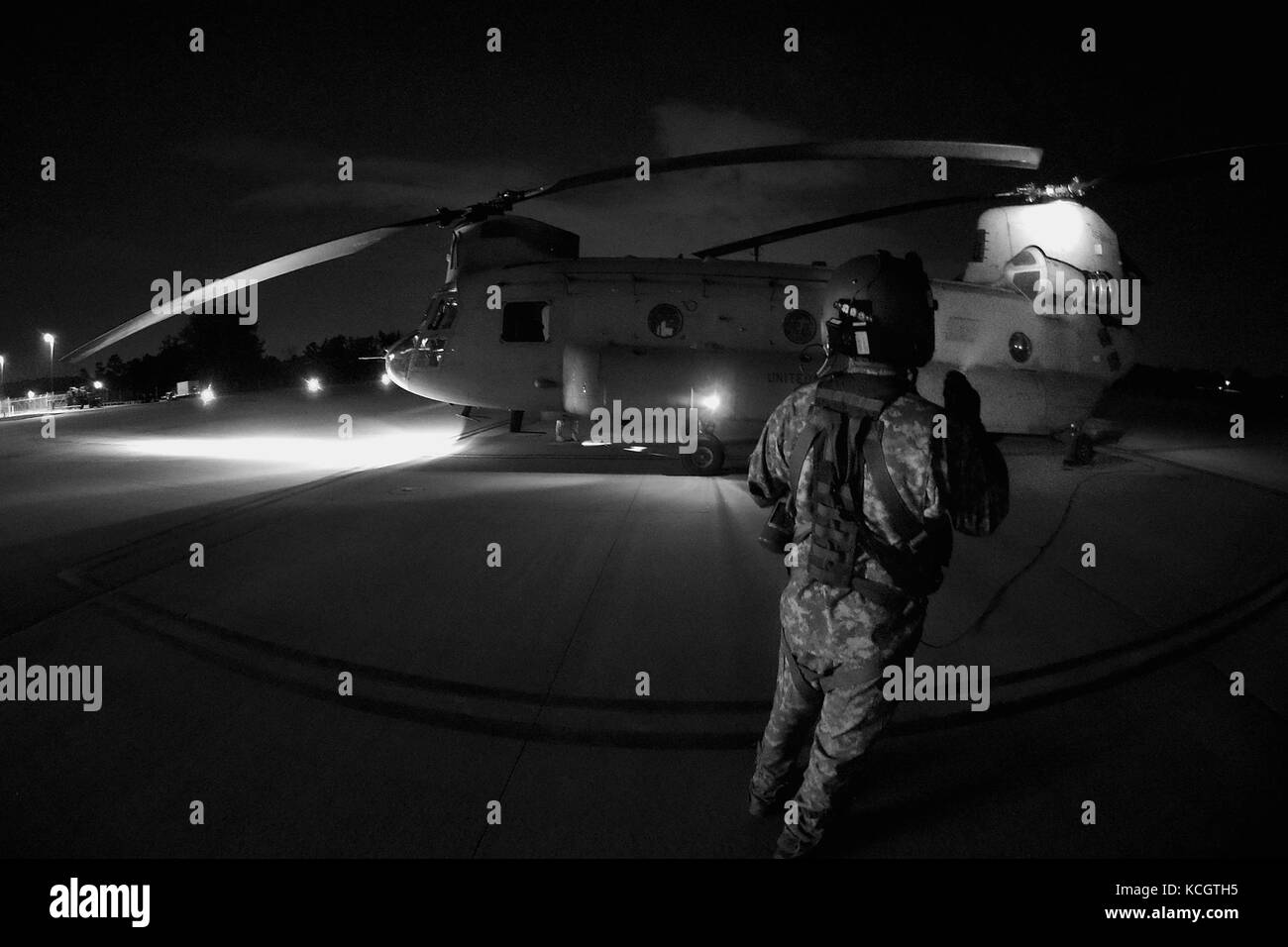 U.S. Army Soldiers with 2nd Battalion, 59th Aviation Troop Command, South Carolina Army National Guard conduct &quot;run-up&quot; operations on a CH-47F Chinook heavy-lift cargo helicopter in preparation for take-off, May 18, 2017, S.C. Army Aviation Support Facility n.2, Greenville, S.C. The two-hour training flight included both proficiency and currency training in (VFR/IFR)  night-flight operations. (U.S. Army National Guard photo by Staff Sgt. Roberto Di Giovine/Released) Stock Photo
