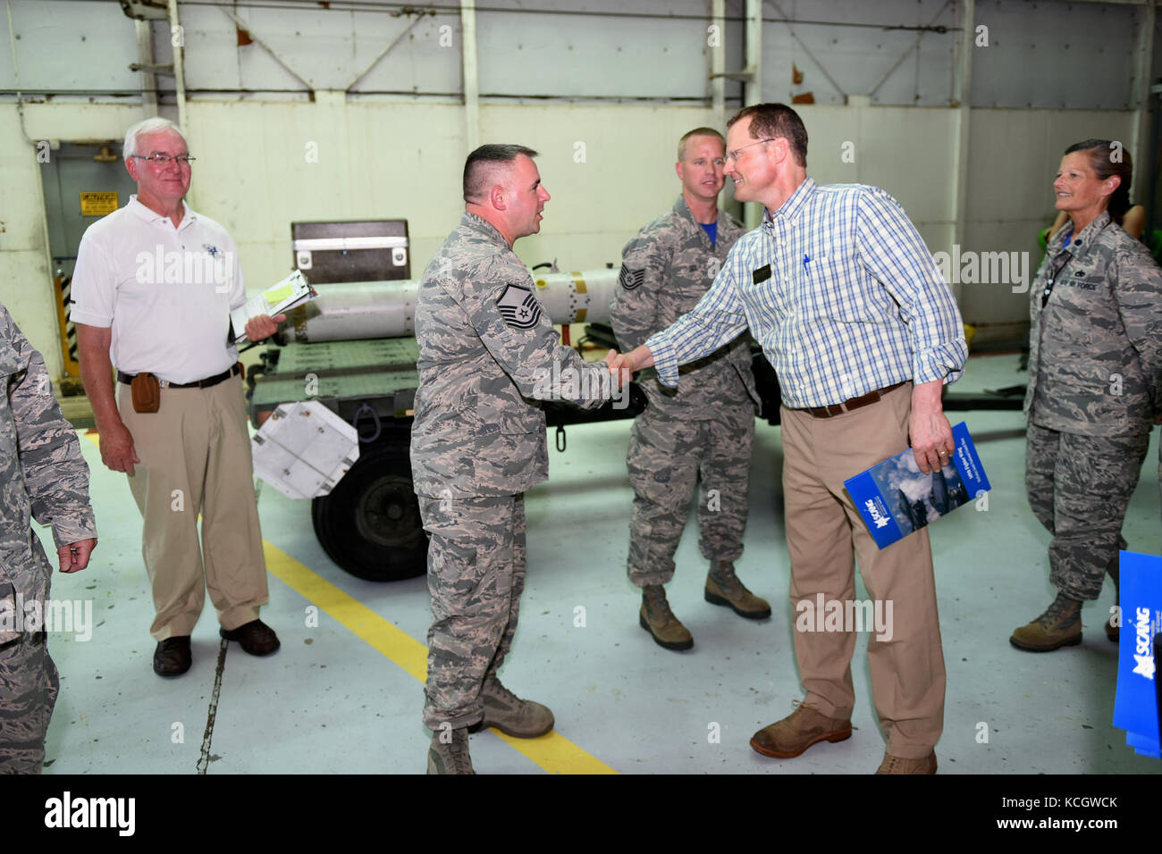 South Carolina Lieutenant Governor Kevin L. Bryant greets U.S. Air Force Master Sgt. John Bonovich, an avionics technician with the 169th Aircraft Maintenance Squadron, during his visit to McEntire Joint National Guard Base, July 21, 2017. Lt. Governor Bryant spoke with South Carolina Air and Army National Guard leadership about base missions and received a windshield tour of the installation with orientations of the various aircraft operated by South Carolina National Guard Airmen and Soldiers.  (U.S. Air National Guard photo by Master Sgt. Caycee Watson) Stock Photo