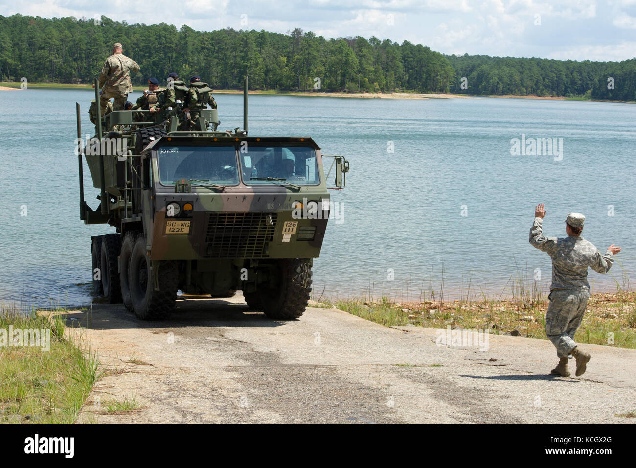 Colombian Army engineers learn about bridging techniques from U.S