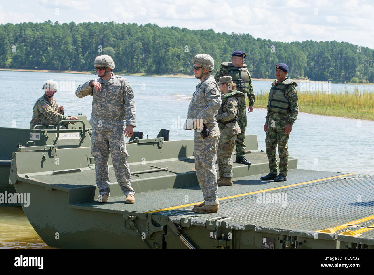 Colombian Army engineers learn about bridging techniques from U.S