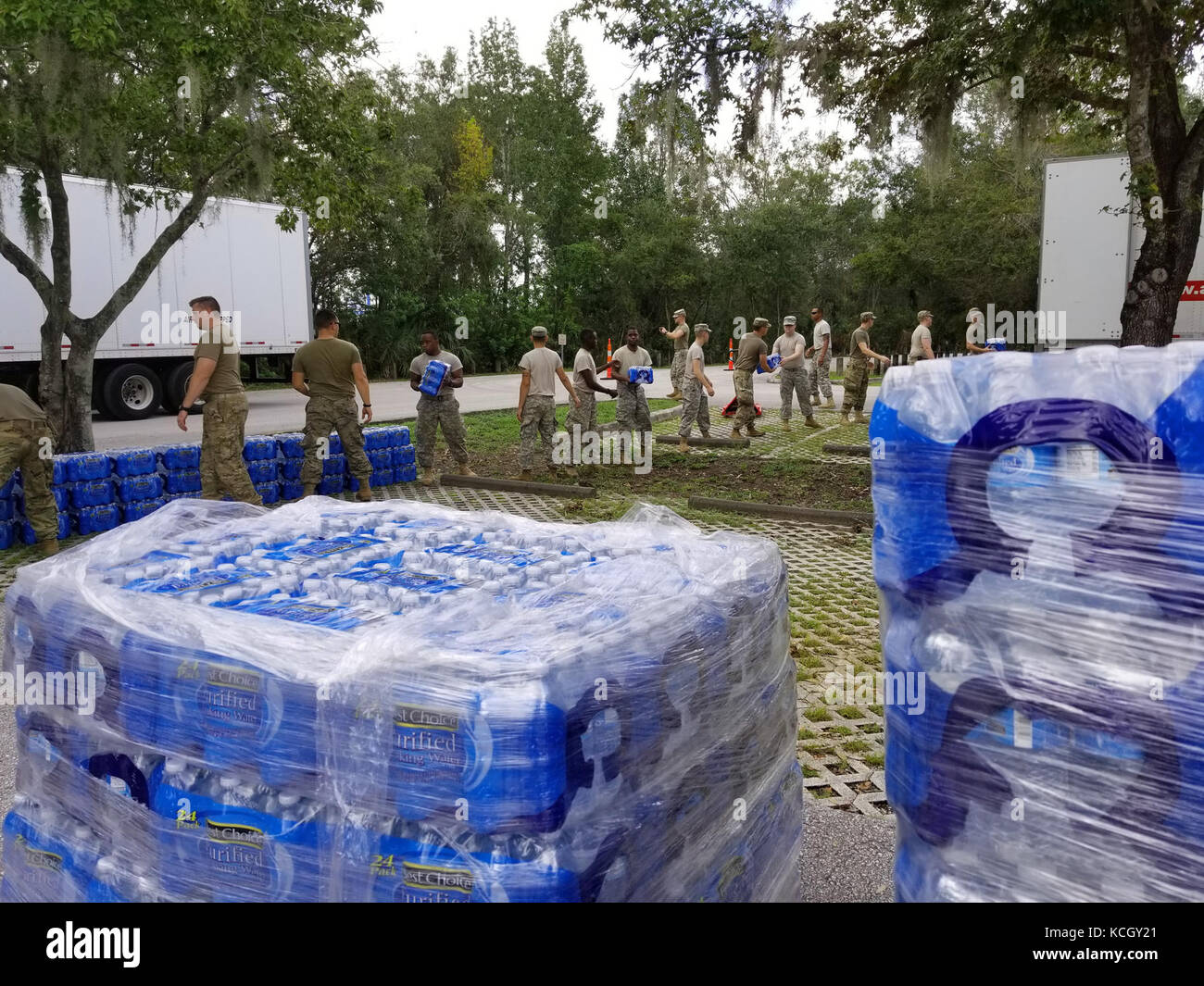 U.S. Soldiers from C Company, 1-118th Infantry, 218th Maneuver Enhancement Brigade, South Carolina Army National Guard distributed food and water in Hillsborough County, FL Sept. 15, 2017. The Soldiers are in Florida providing support during the recovery efforts after Hurricane Irma came ashore and devastated the state.  (U.S. Army National Guard Photo by Staff Sgt. Erica Knight, 108th Public Affairs Detachment) Stock Photo