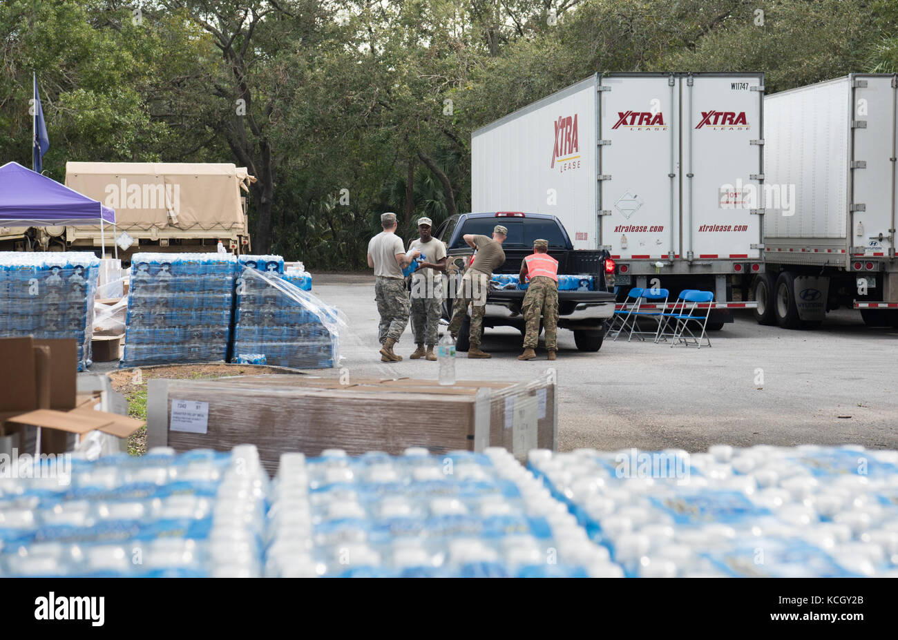 U.S. Soldiers from C Company, 1-118th Infantry, 218th Maneuver Enhancement Brigade, South Carolina Army National Guard distributed food and water in Hillsborough County, FL Sept. 15, 2017. The Soldiers are in Florida providing support during the recovery efforts after Hurricane Irma came ashore and devastated the state.  (U.S. Army National Guard Photo by Staff Sgt. Erica Knight, 108th Public Affairs Detachment) Stock Photo