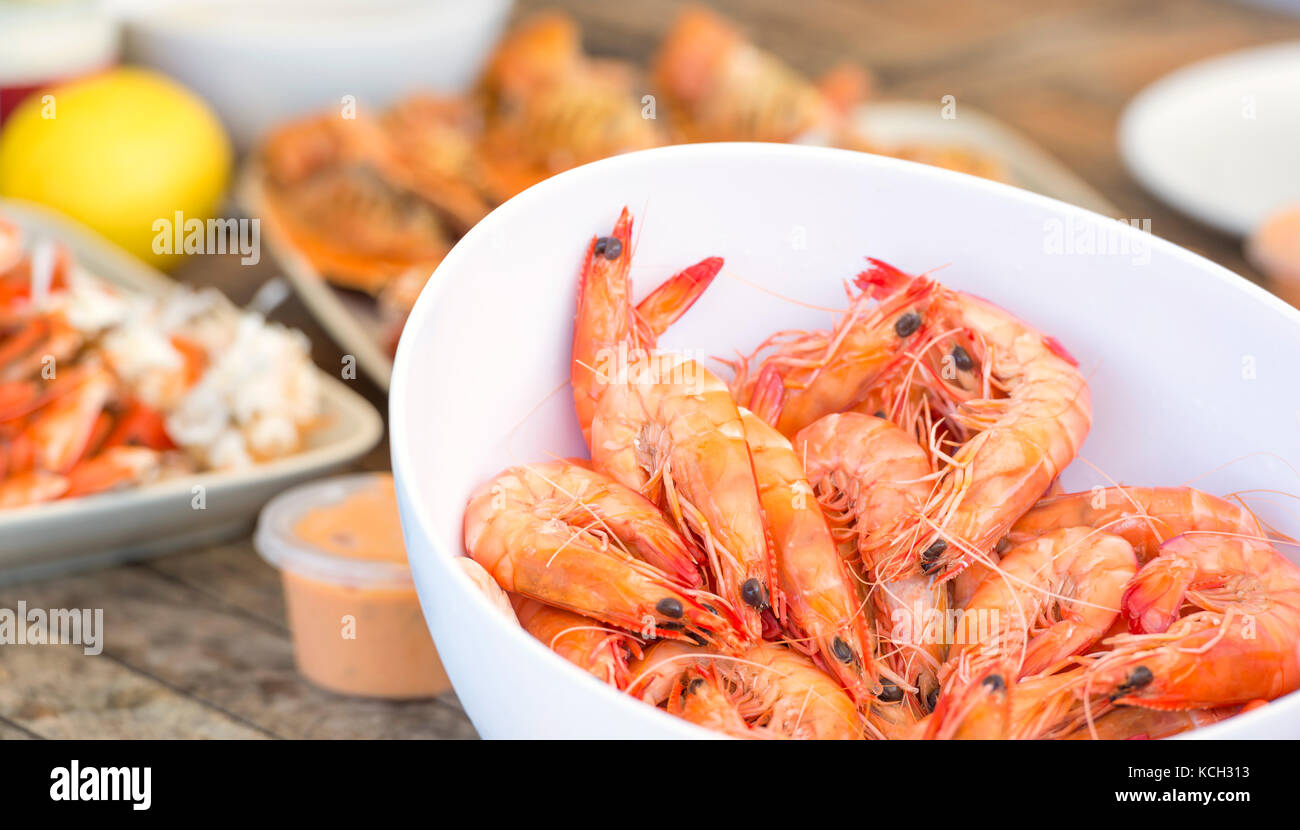 Bowl of large fresh prawns with other seafood behind Stock Photo Alamy