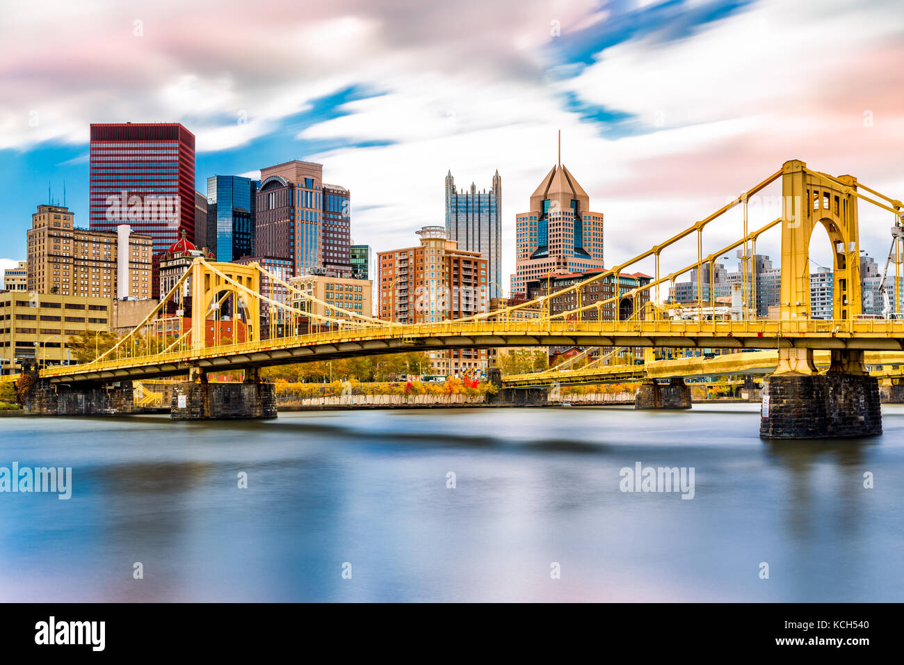 Rachel Carson Bridge (aka Ninth Street Bridge) spans Allegheny river in Pittsburgh, Pennsylvania Stock Photo